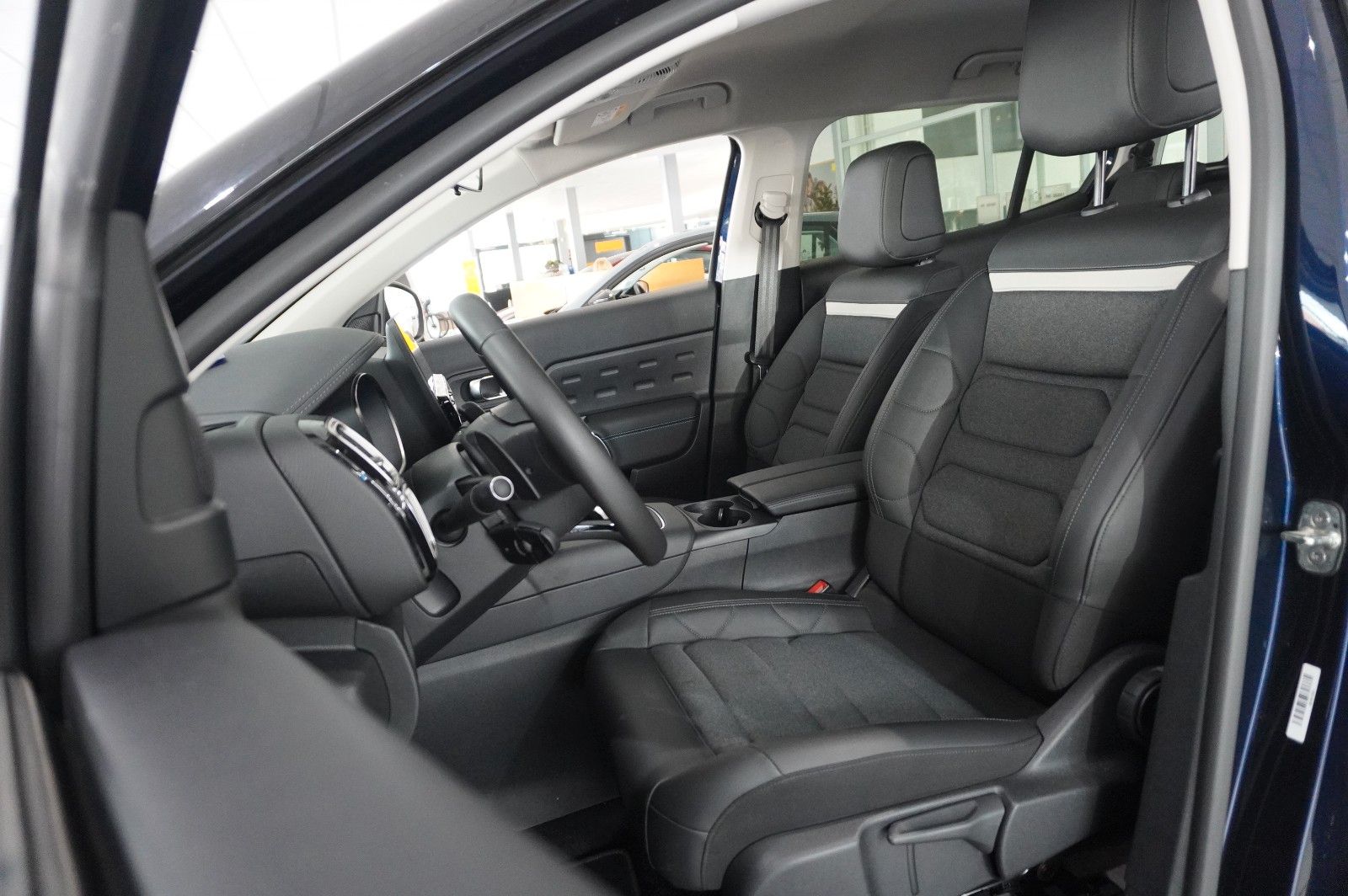 Fahrzeugabbildung Citroën C5 Aircross PLUS 145 E-DSC NAVI/LED/KAMERA/DAB+