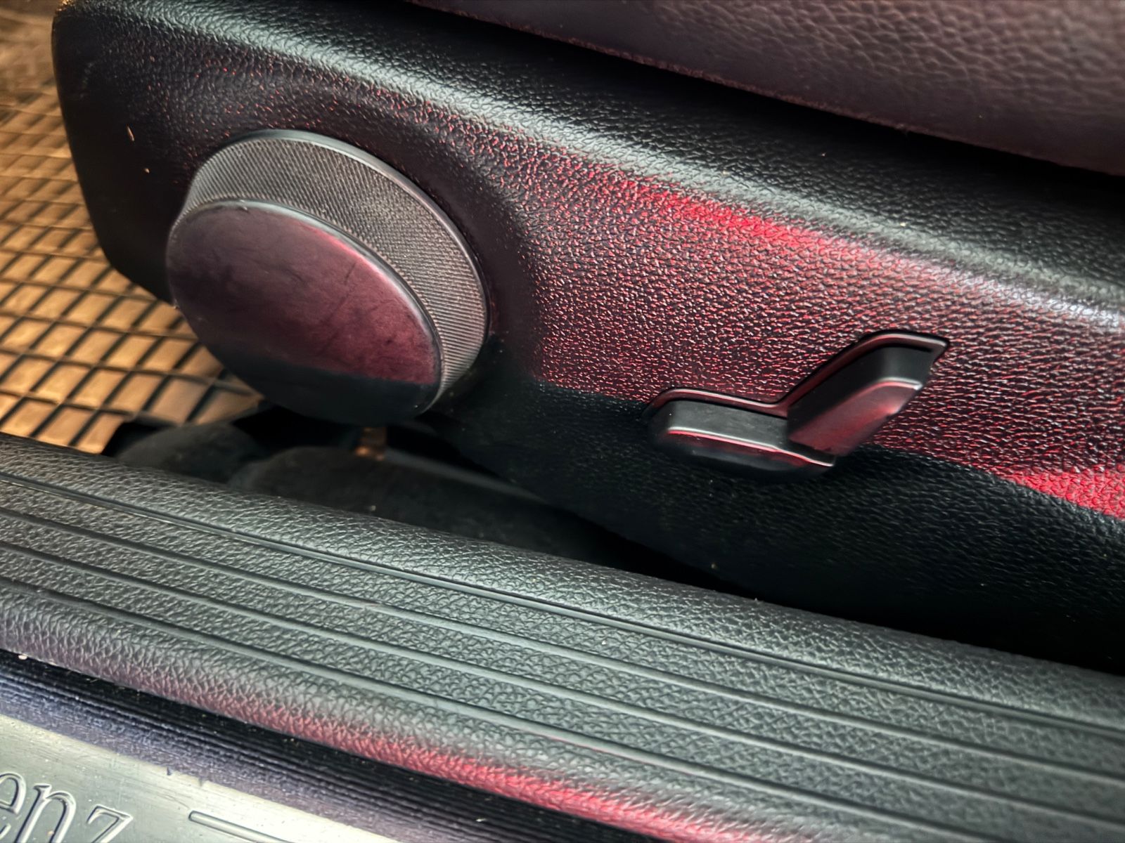 Fahrzeugabbildung Mercedes-Benz C 200 CDI AVANTGARDE AHK SHZ LEDER PTS TÜV NEU