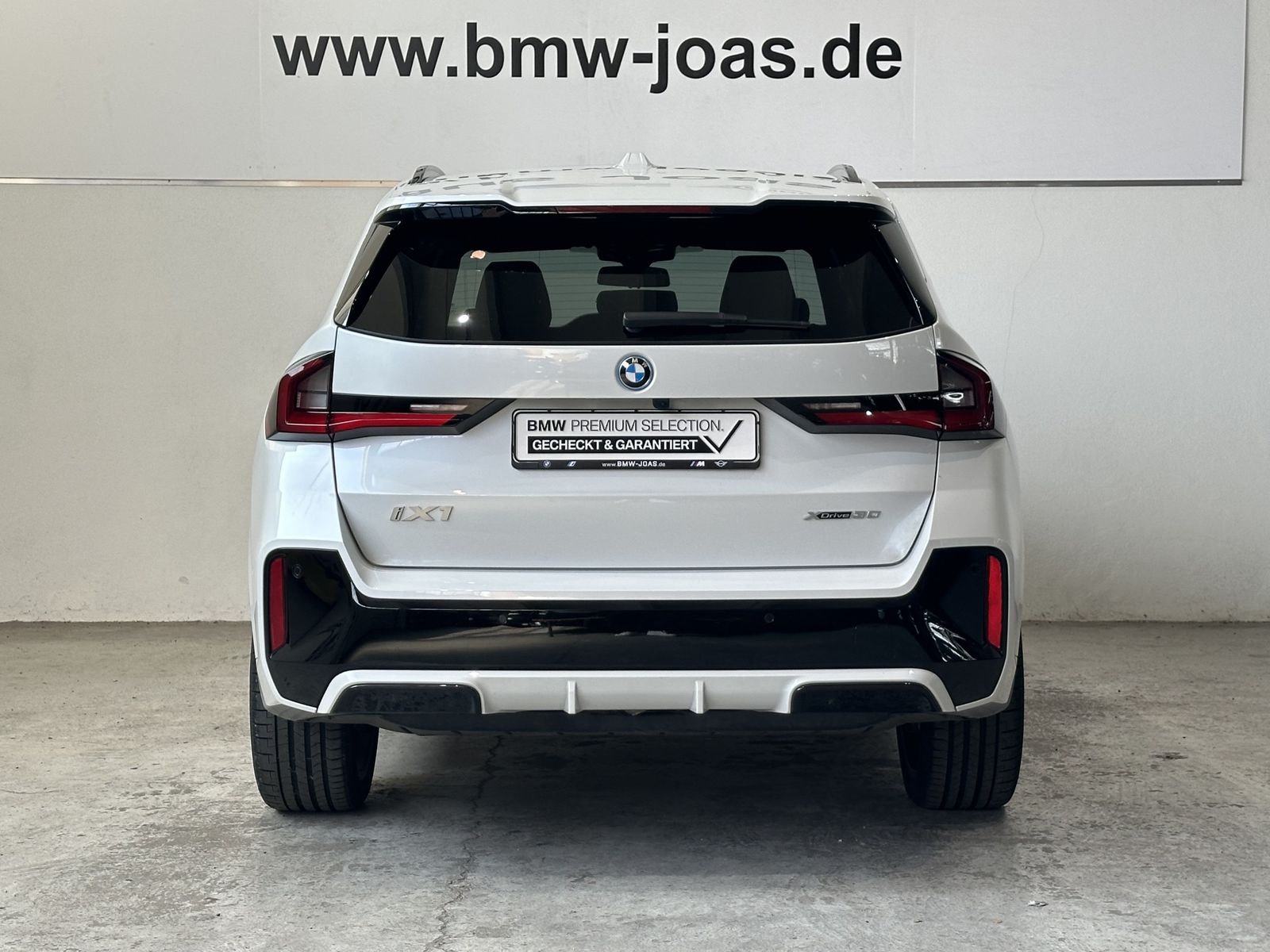 Fahrzeugabbildung BMW iX1 xDrive30 M Sportpaket Head-Up Parking Assist