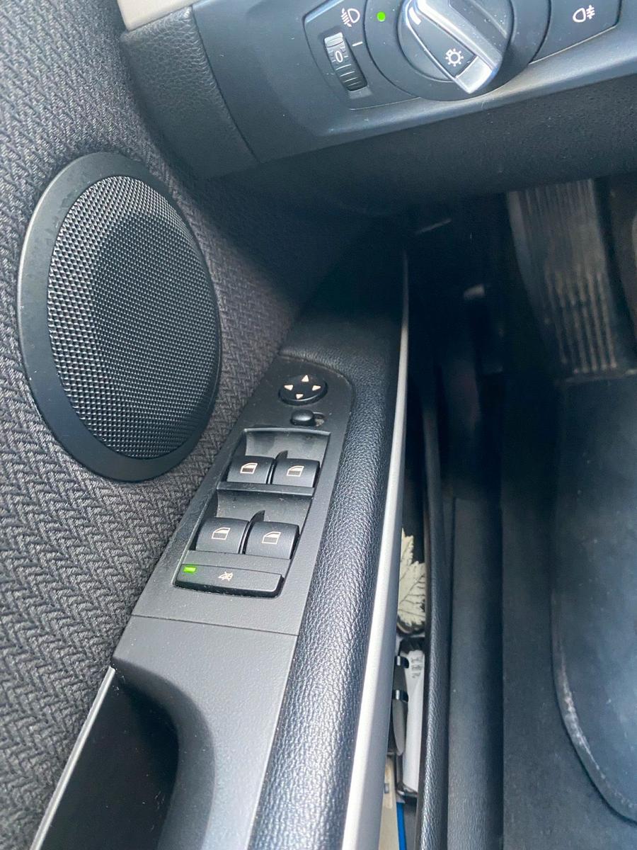 BMW 318 2010 — photo 11
