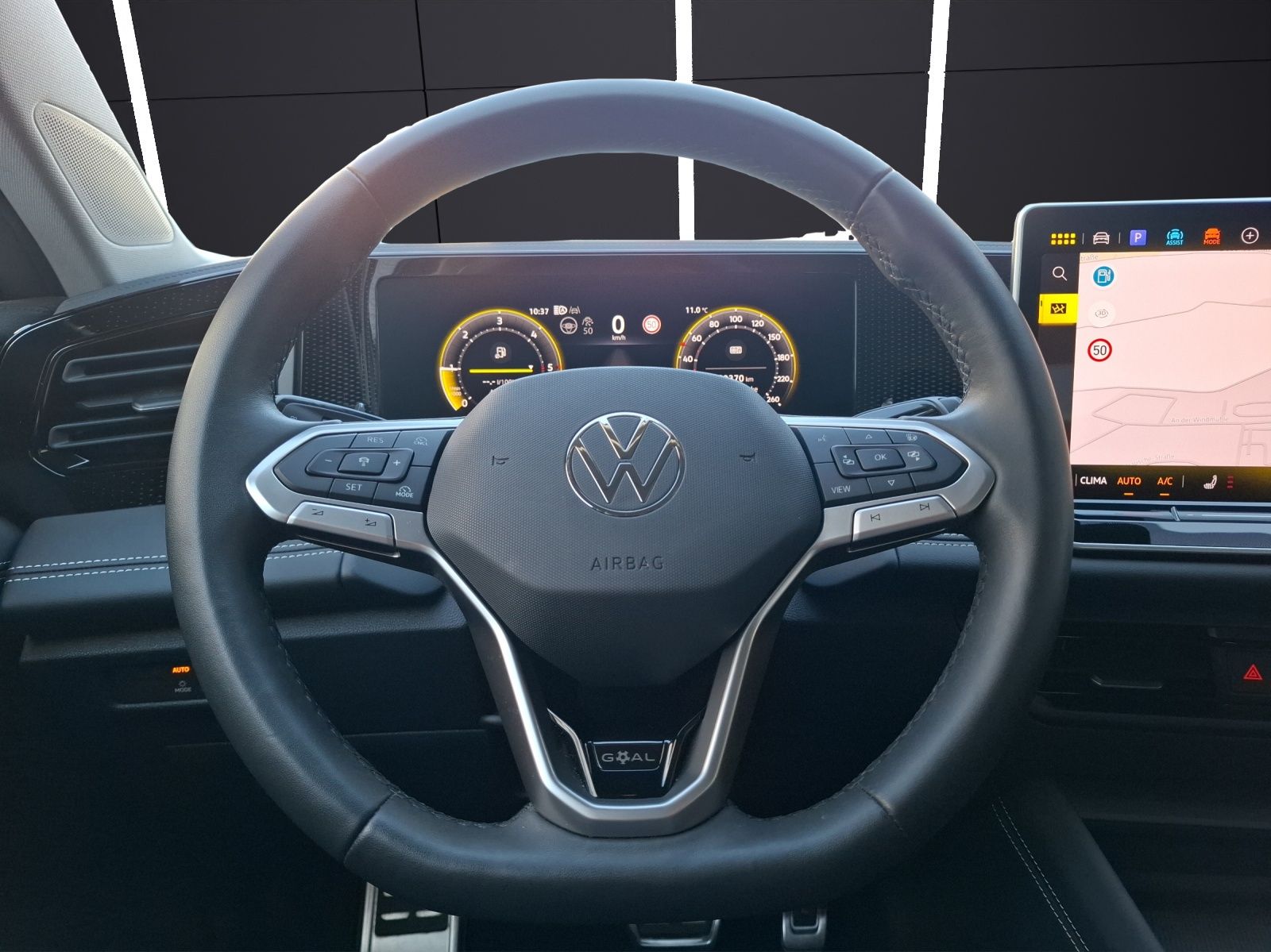 Fahrzeugabbildung Volkswagen Tiguan TDI Goal DSG 4M Standhzg LED AHK Navi AID