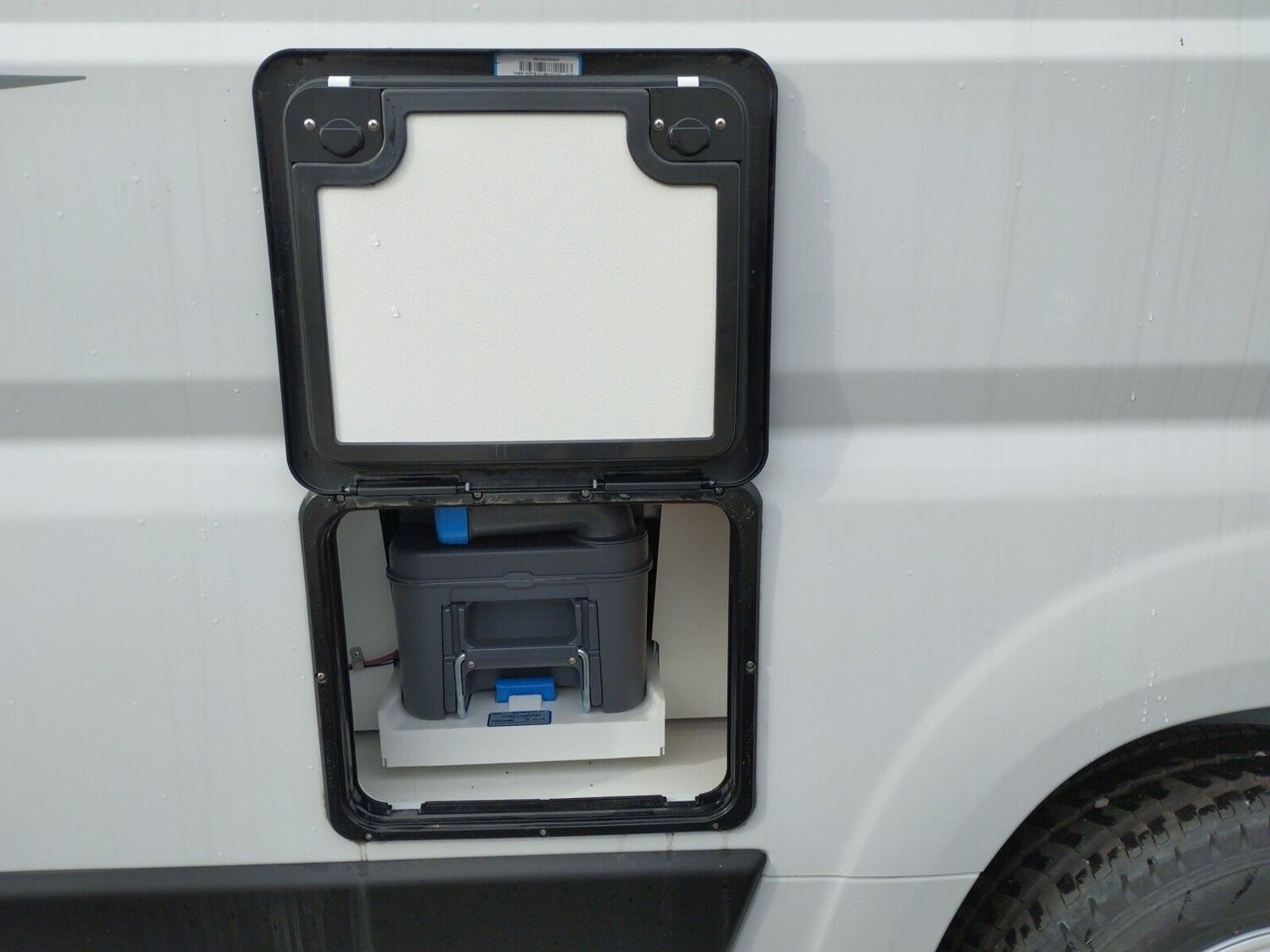 Fahrzeugabbildung Karmann Dexter DE 580 Concept Paket, Tageszulassung
