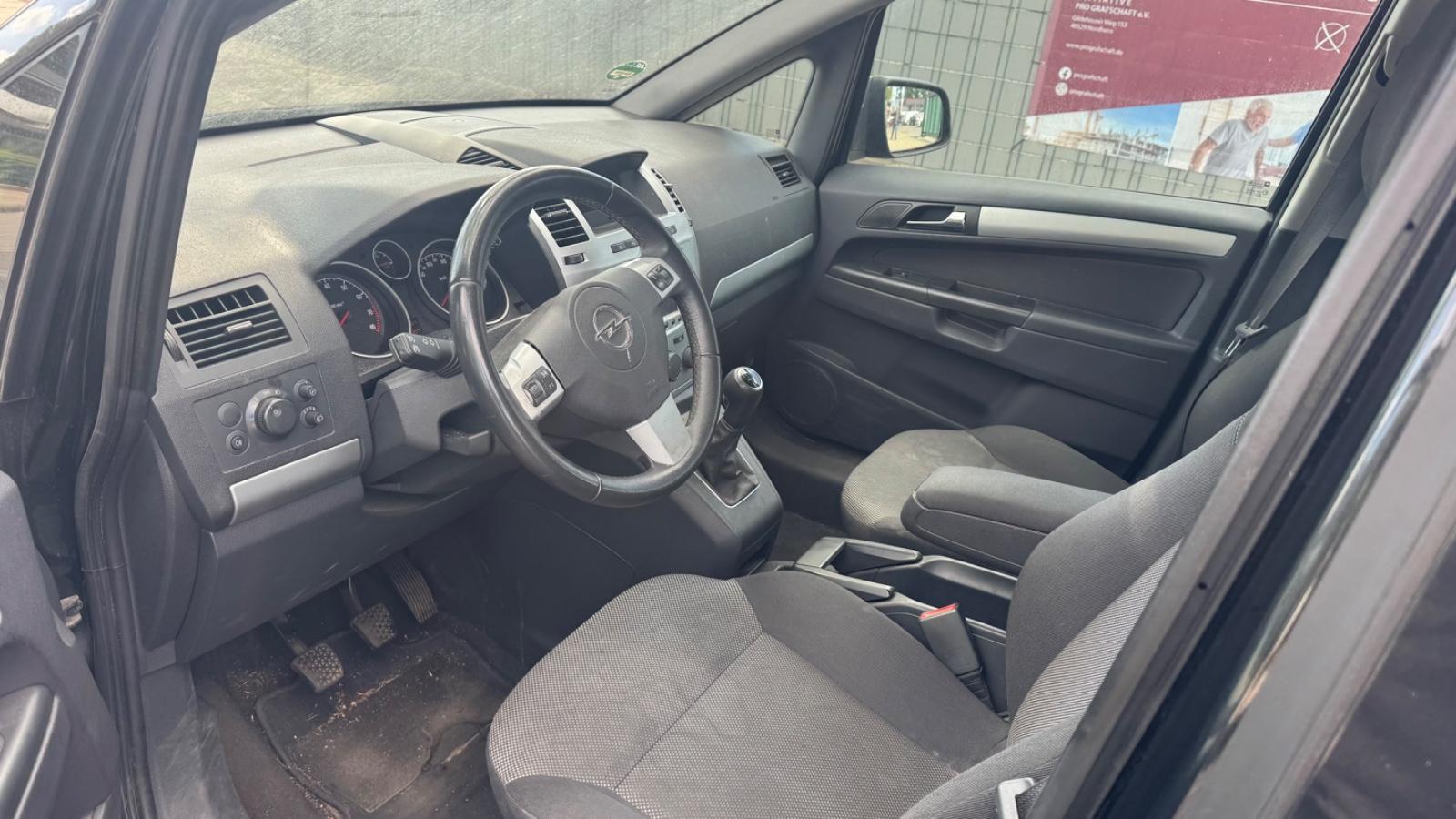 Opel Zafira 2012 — photo 7