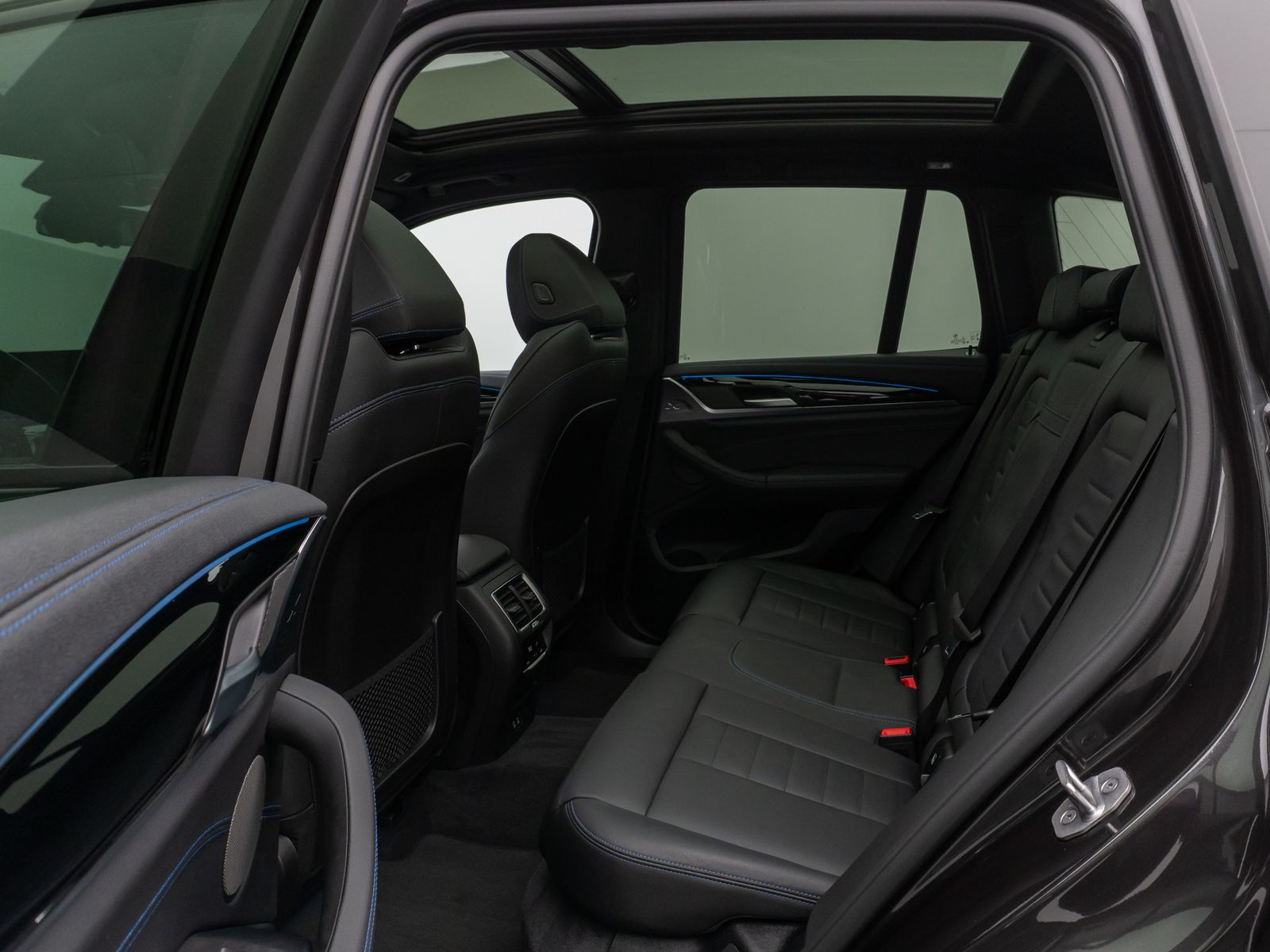 Fahrzeugabbildung BMW iX3 Impressive M Sport Panorama 360°HUD DAB H/K