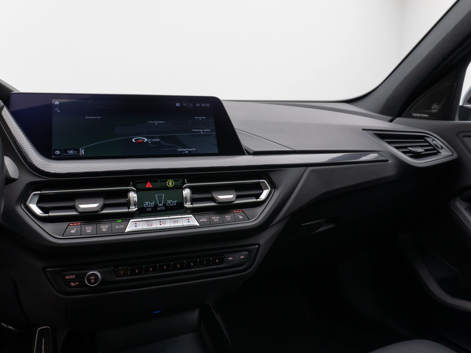Fahrzeugabbildung BMW 118i M Sport Panorama Kamera HUD DAB H/K Komfort
