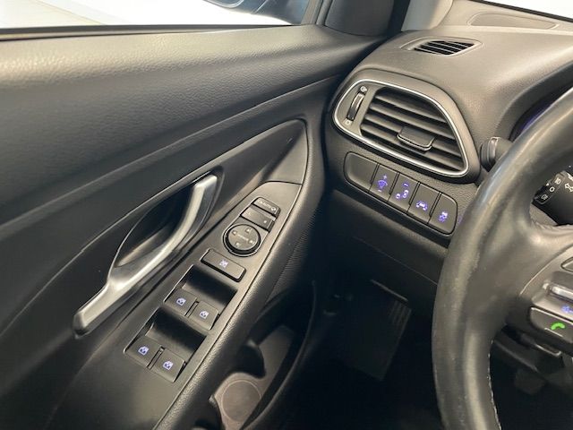 Fahrzeugabbildung Hyundai i30 cw Premium LED totWinkelASS DAB Tempomat