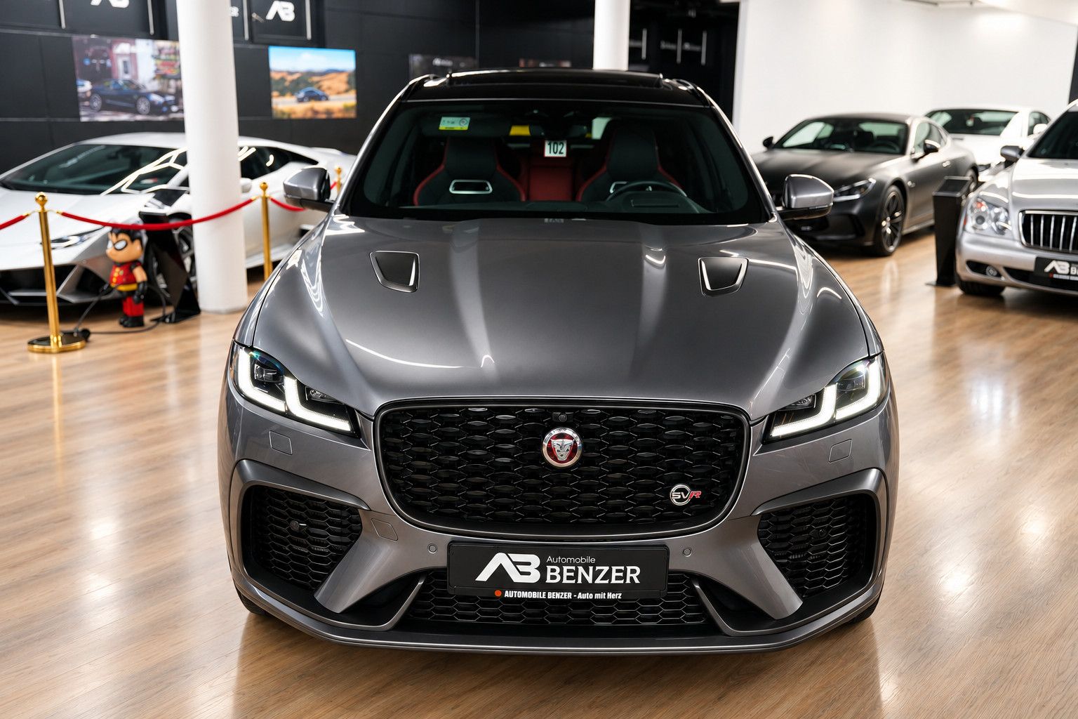 Fahrzeugabbildung Jaguar F-Pace  SVR /PANO/MERIDIAN/HUD/360°KAM/MEMORY