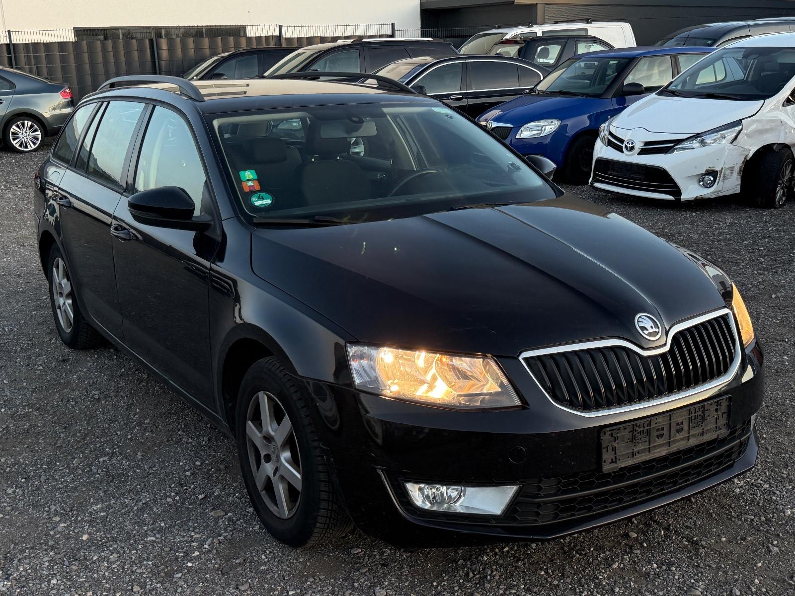 Skoda Octavia 2014 — rear view