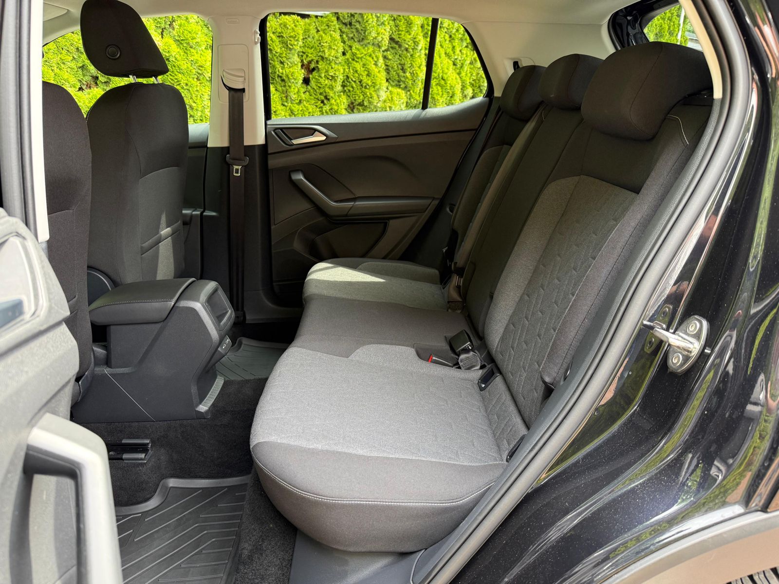 Fahrzeugabbildung Volkswagen T-Cross 1.0 TSI DSG Life LED+KAM+ACC+CARPL+SHZ+