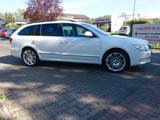 Skoda Superb Combi 2,0 TDI Elegance Pano Leder Navi - Skoda Superb aus 2012
