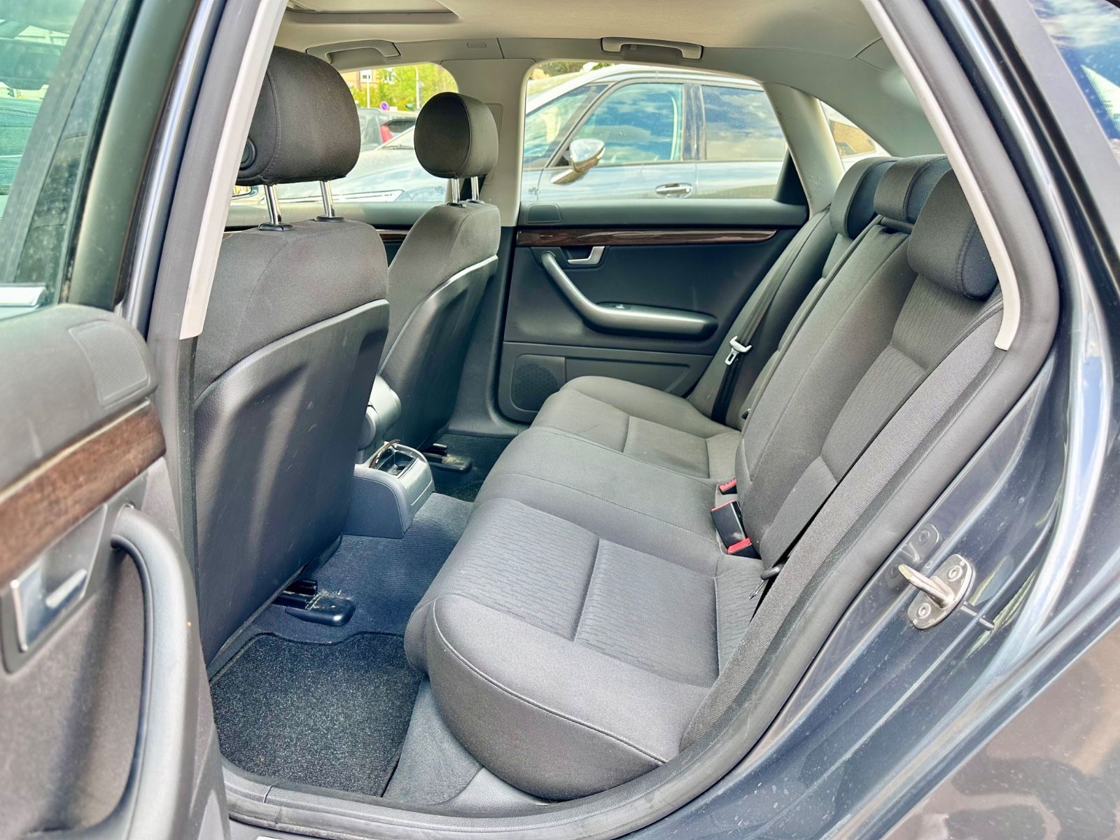 Fahrzeugabbildung Audi A4 163 PS Limousine *PDC+Automatik+Schiebedach*