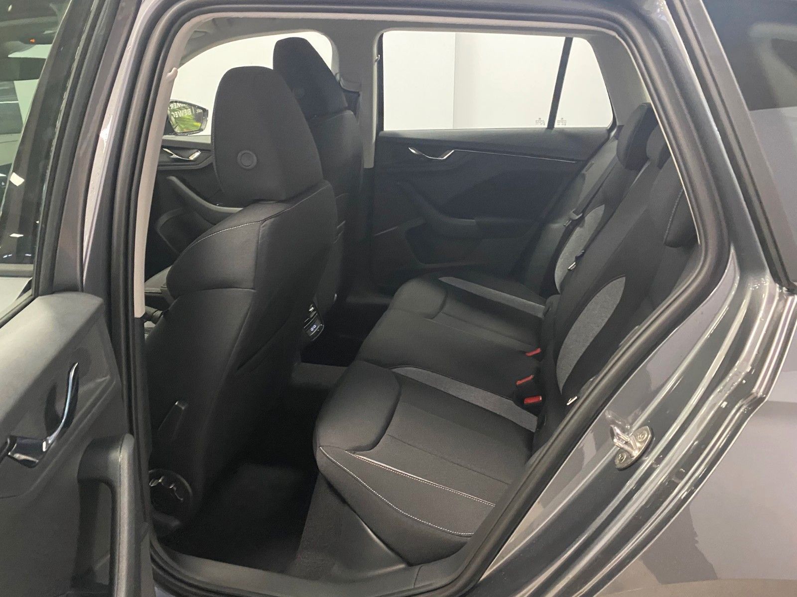 Fahrzeugabbildung SKODA Kamiq 1.5 TSI DSG Selection+SITZHEIZUNG+KAMERA++