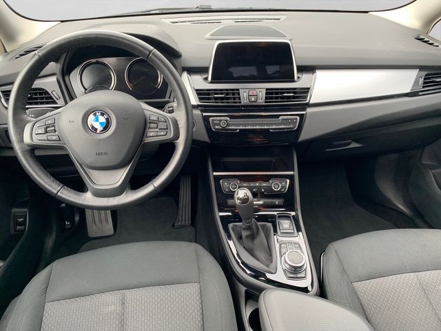 Fahrzeugabbildung BMW 218d Gran Tourer Advantage+LED+Navi+Kamera+AHK