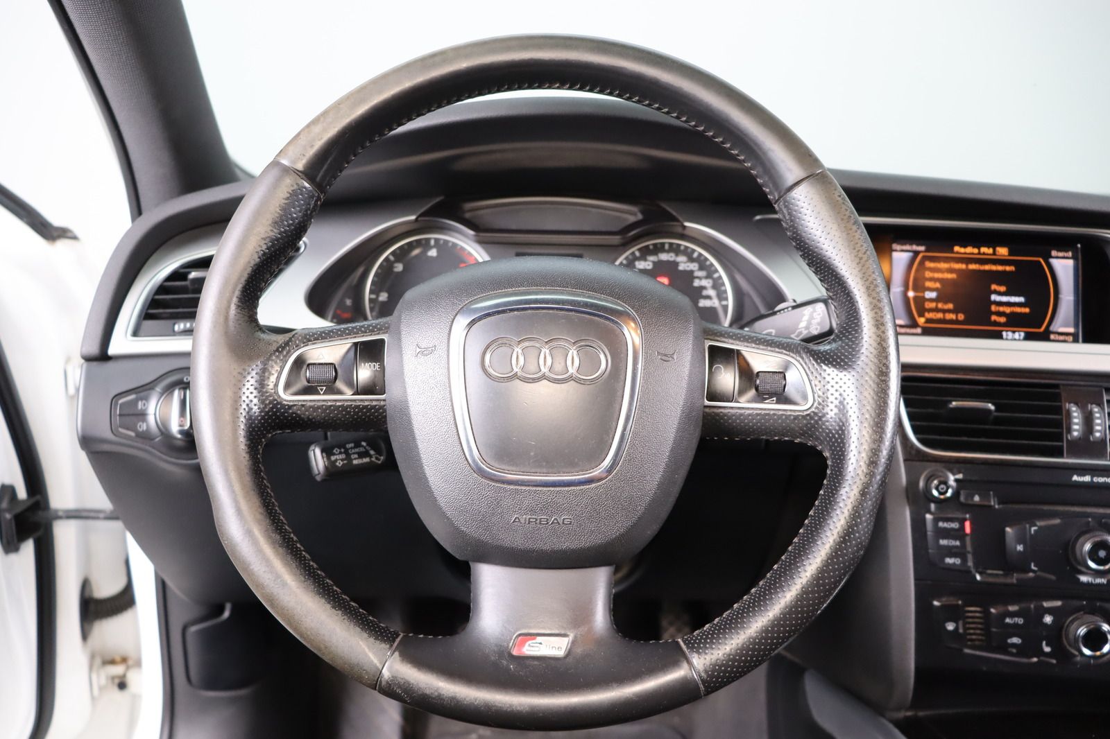 Fahrzeugabbildung Audi A4 2.0 TDI S line Avant * Sitzhzg. * Alcantara *