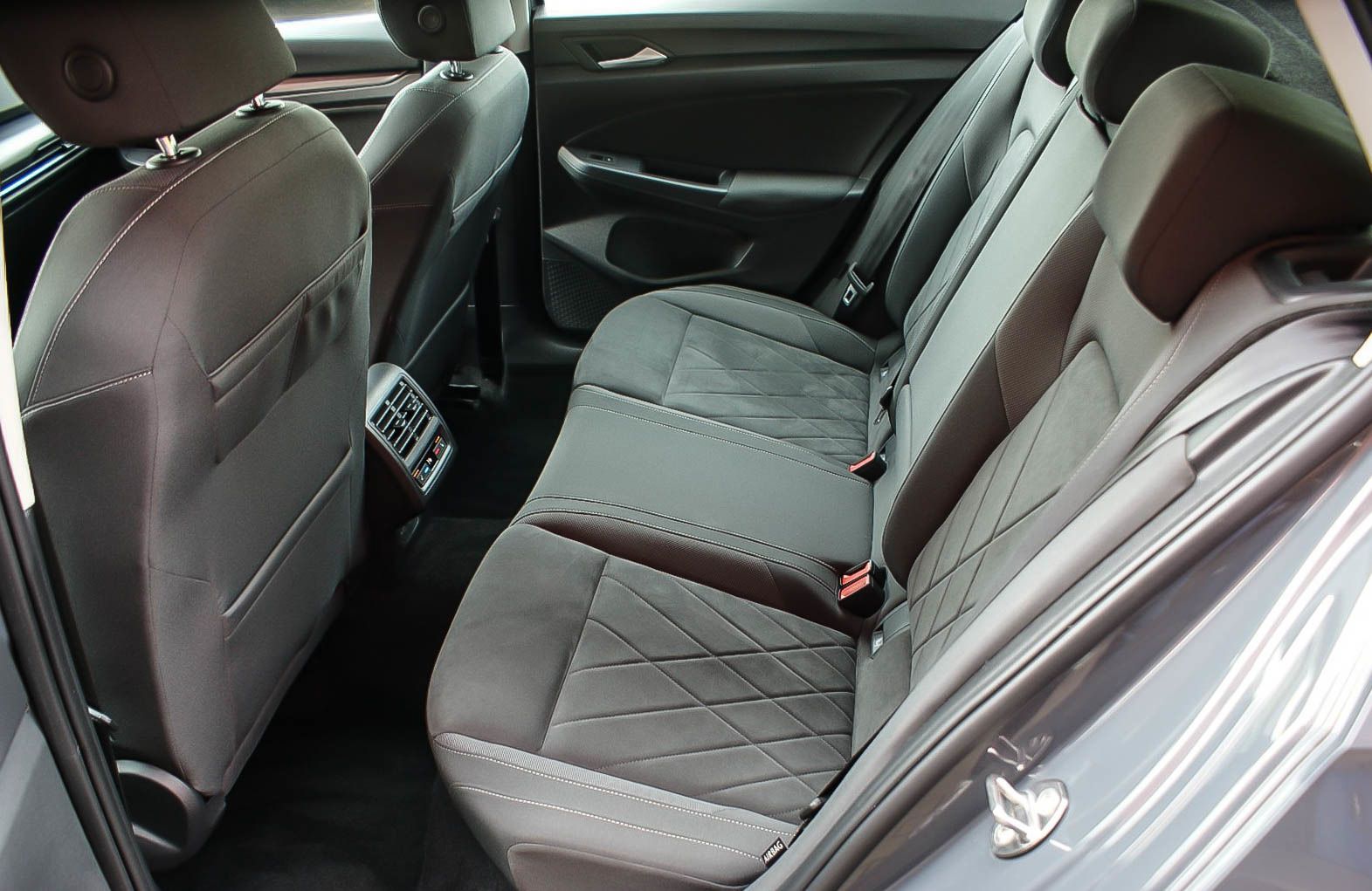 Fahrzeugabbildung Volkswagen Golf VIII 1.5 TSI ''1st EDITION'' PANORAMA VIRTU