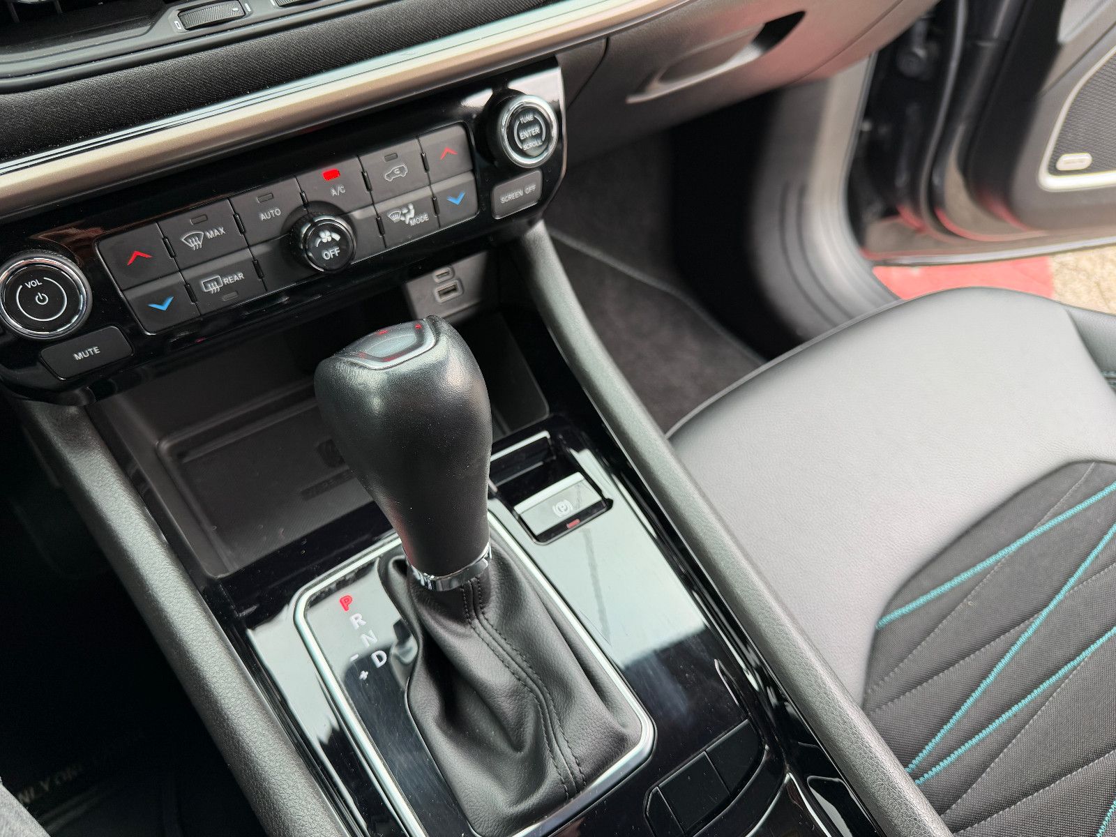 Fahrzeugabbildung Jeep Compass Upland/ALIPINE-SOUND/360°KAM/CARPLAY