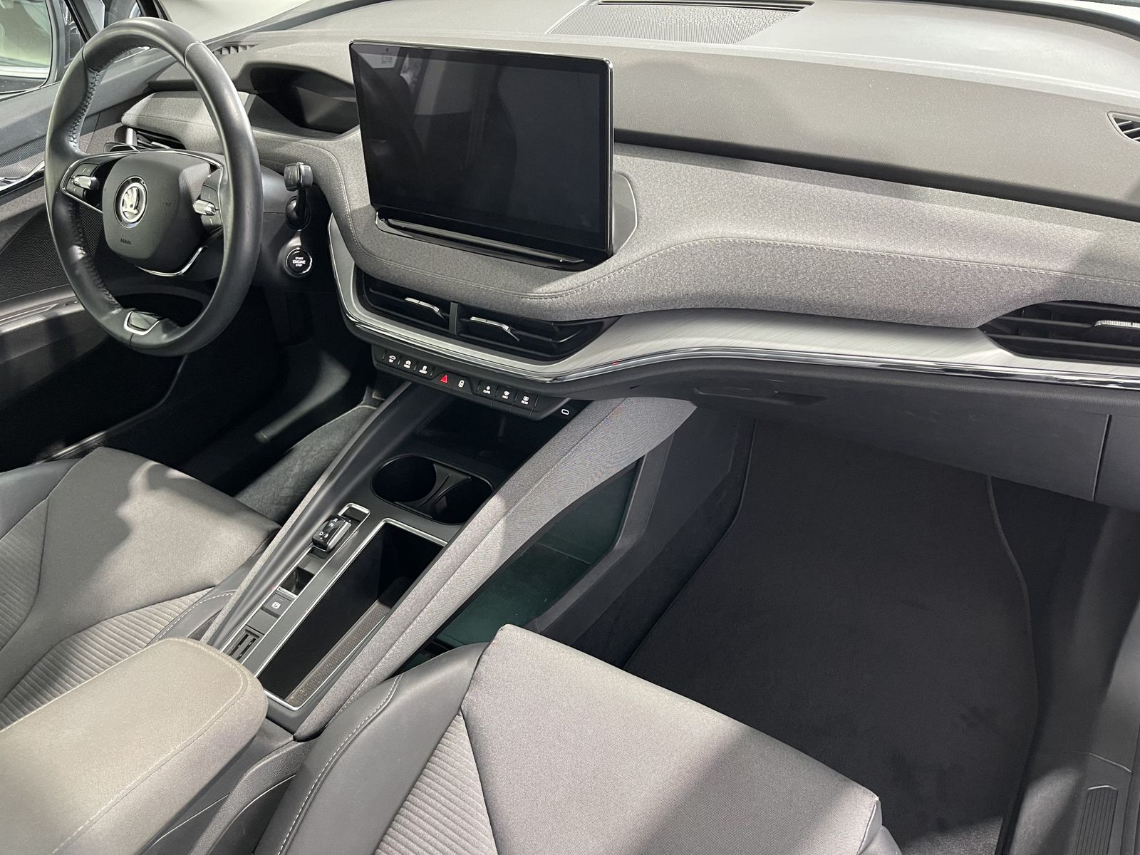 Fahrzeugabbildung SKODA Enyaq 60 Loft*LED-Matrix*Cam*WP*Navi*21Zoll*