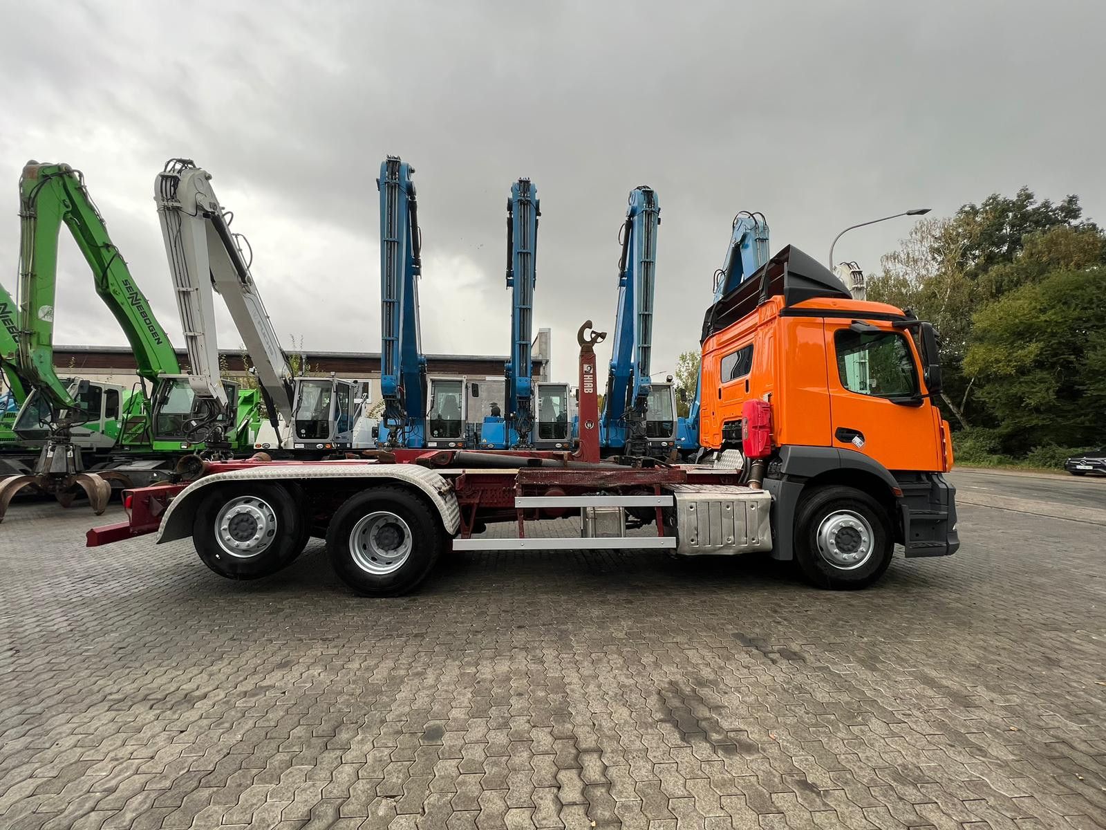 Fahrzeugabbildung Mercedes-Benz Antos 2543 / AC / Euro 6 / 6x2 / Hiab XR21S59