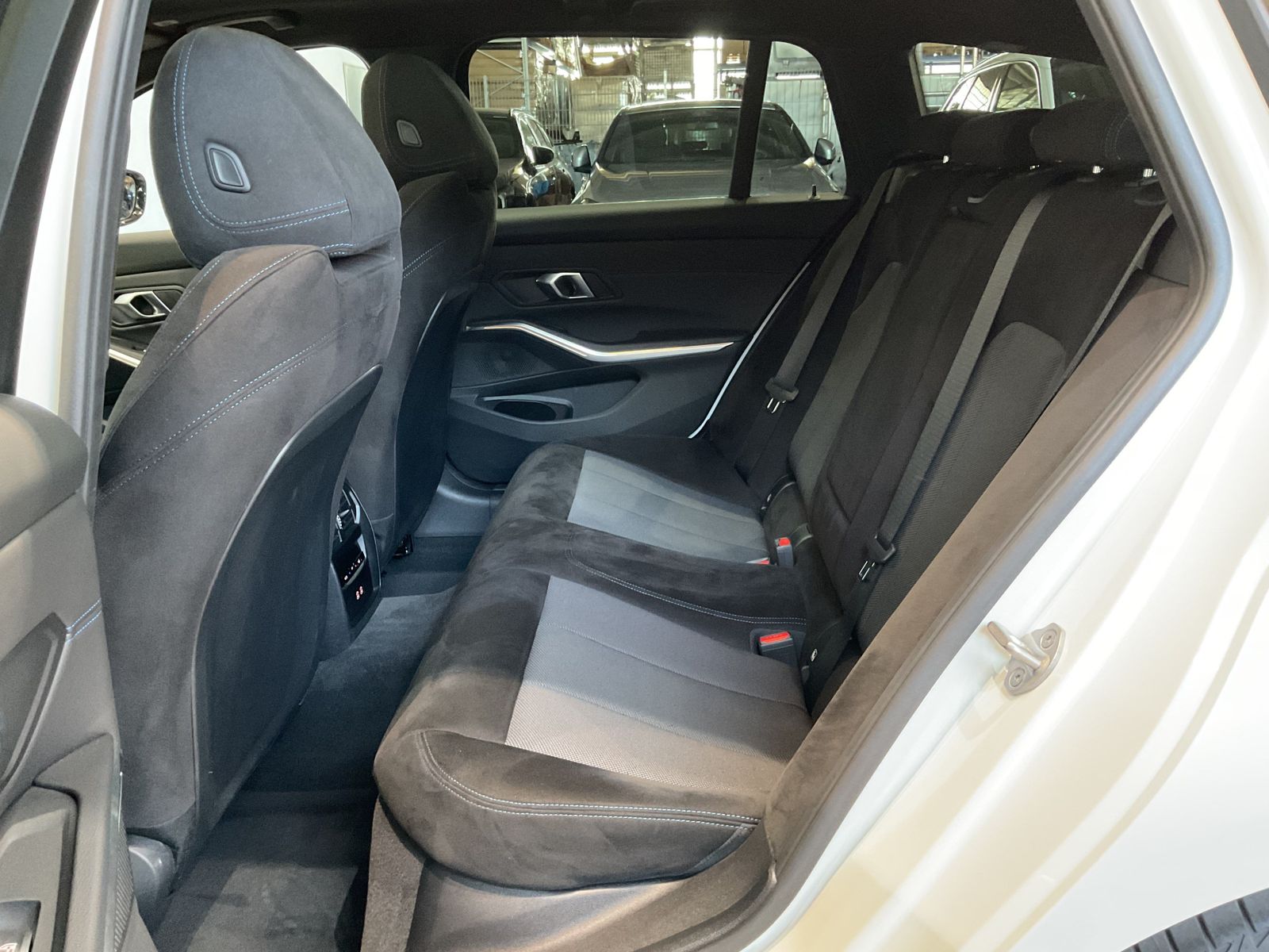 Fahrzeugabbildung BMW 330d xDrive Touring M Sportpaket