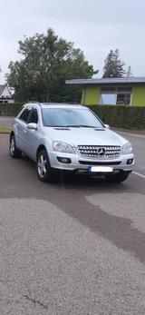 Mercedes-Benz ML 280 CDI 4MATIC - - silberne Mercedes-Benz ML 280