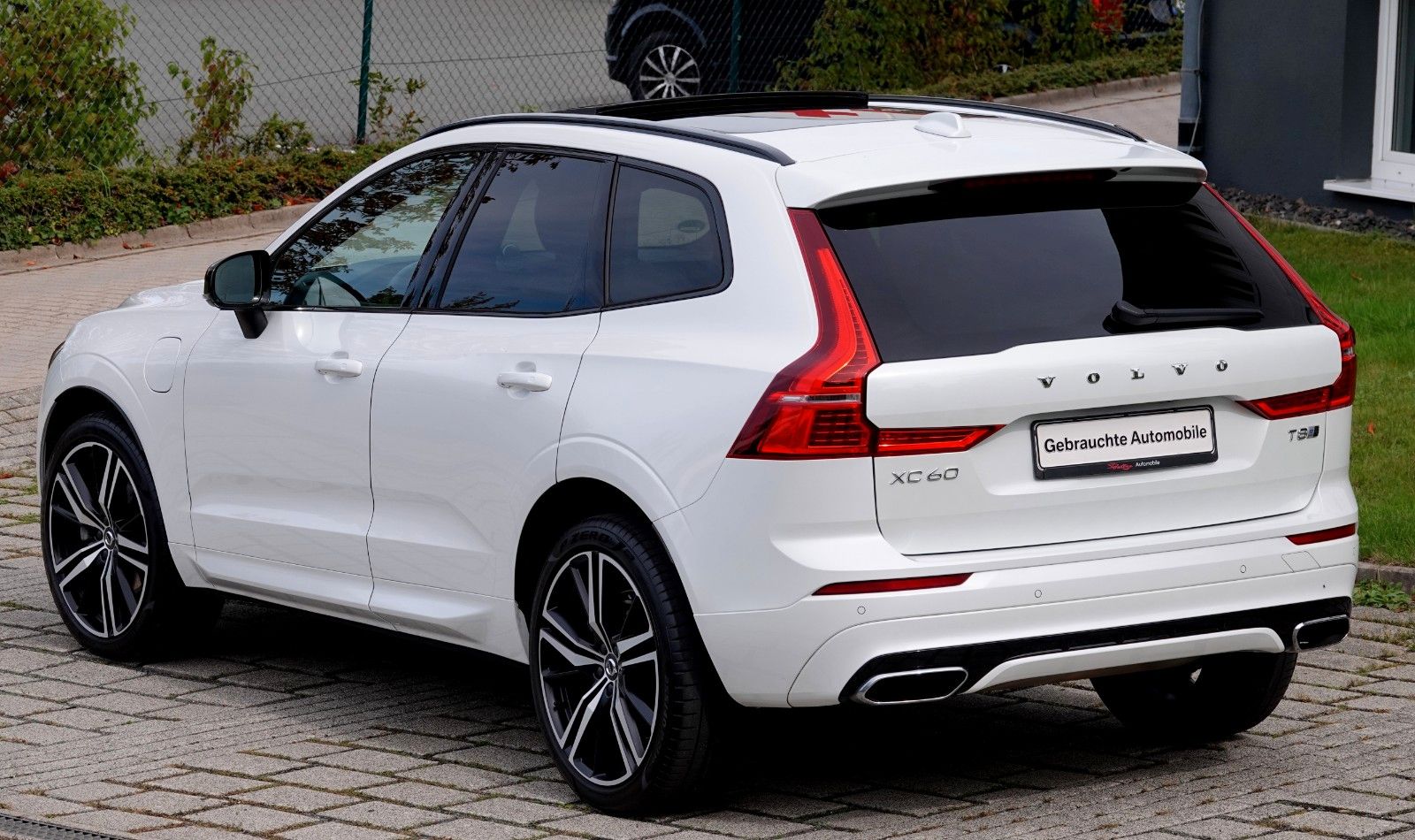 Volvo XC60 T8 *R DESIGN AWD* BOWERS & WILK*  MASSAGE* imagem 2