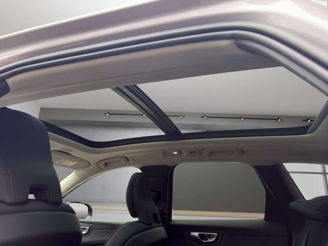 Volvo XC60 T6 Plug-In Hybrid AWD Facelift Plus Dark