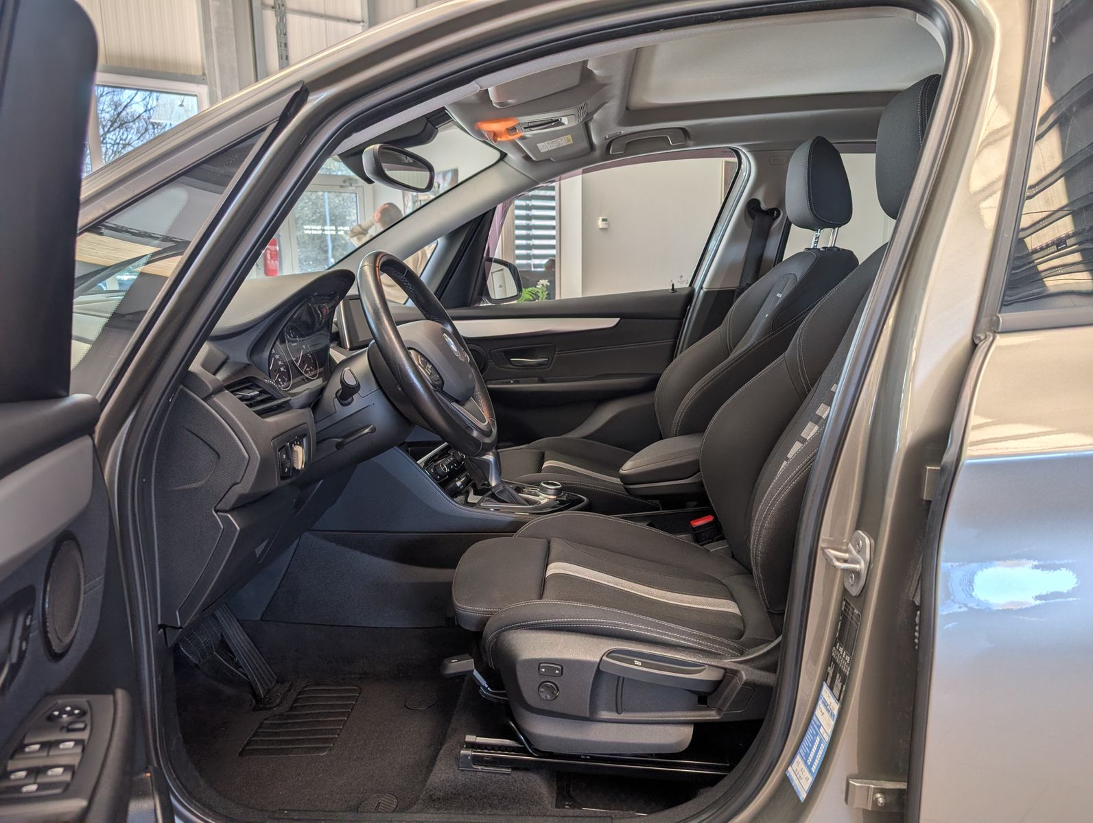 Fahrzeugabbildung BMW 220 i Active Tourer Advantage Navi Cam Pano AHK