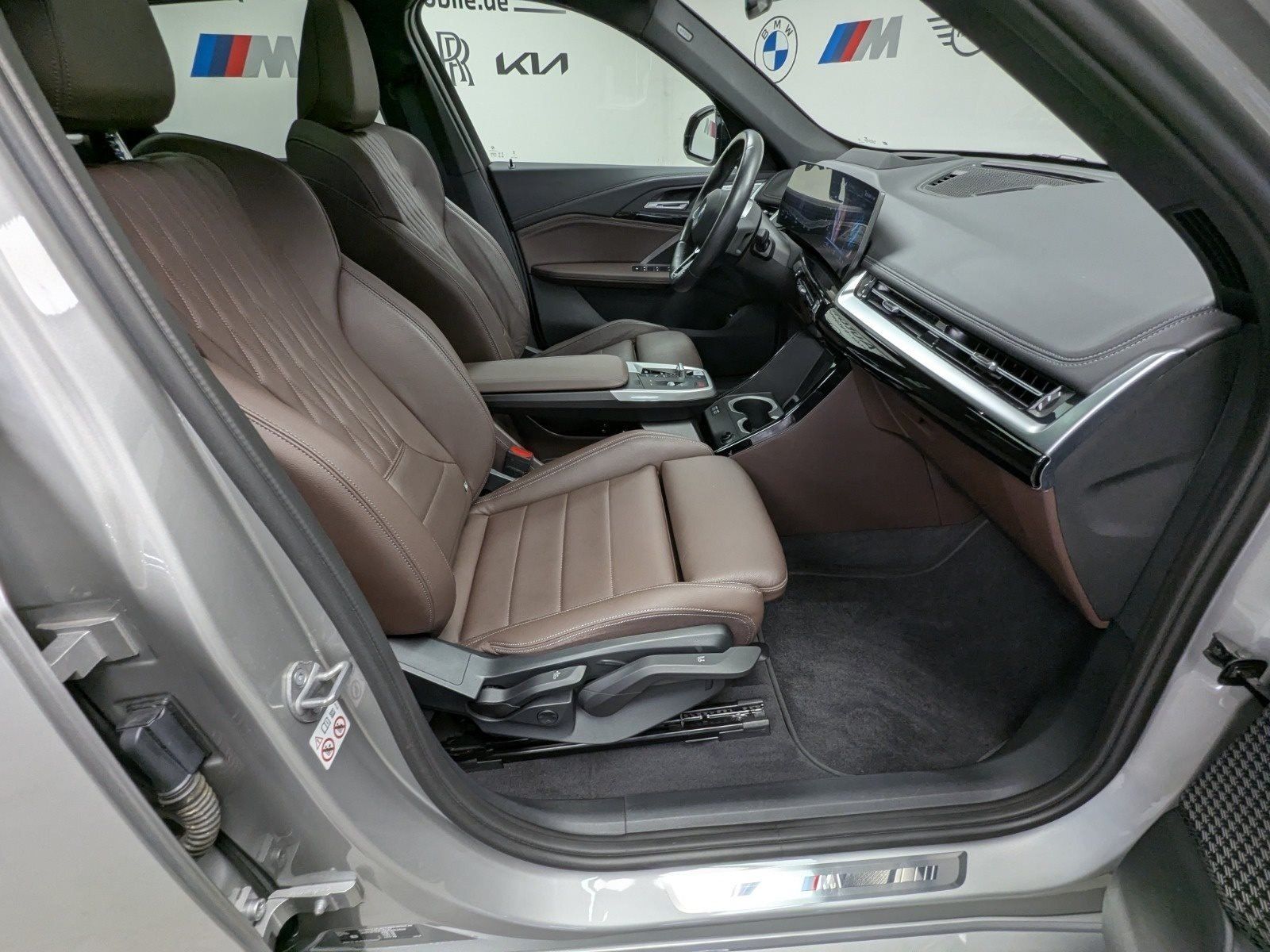 BMW iX1 xDrive30 M Sport HUD PANO ACC AHK DA Prof. 3 foto 11