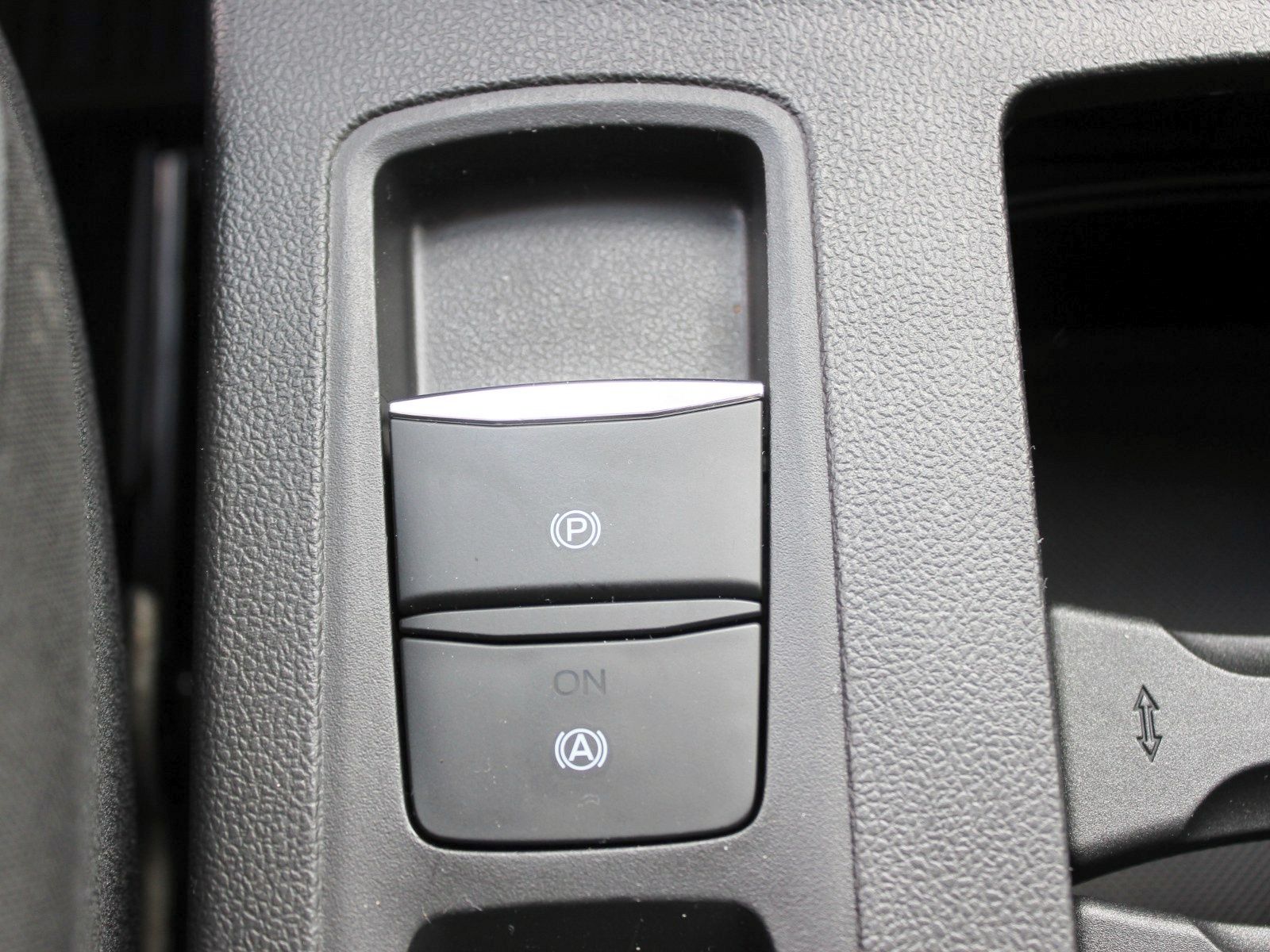 Fahrzeugabbildung Ford Focus Cool & Connect 1,0 EcoBoost Start/Stopp