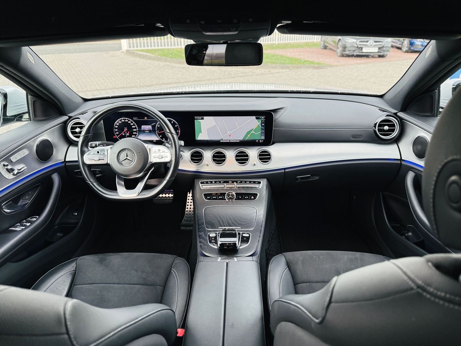 Fahrzeugabbildung Mercedes-Benz E 200 AMG, Multibeam, Memory, 360°, Comand, PTS,