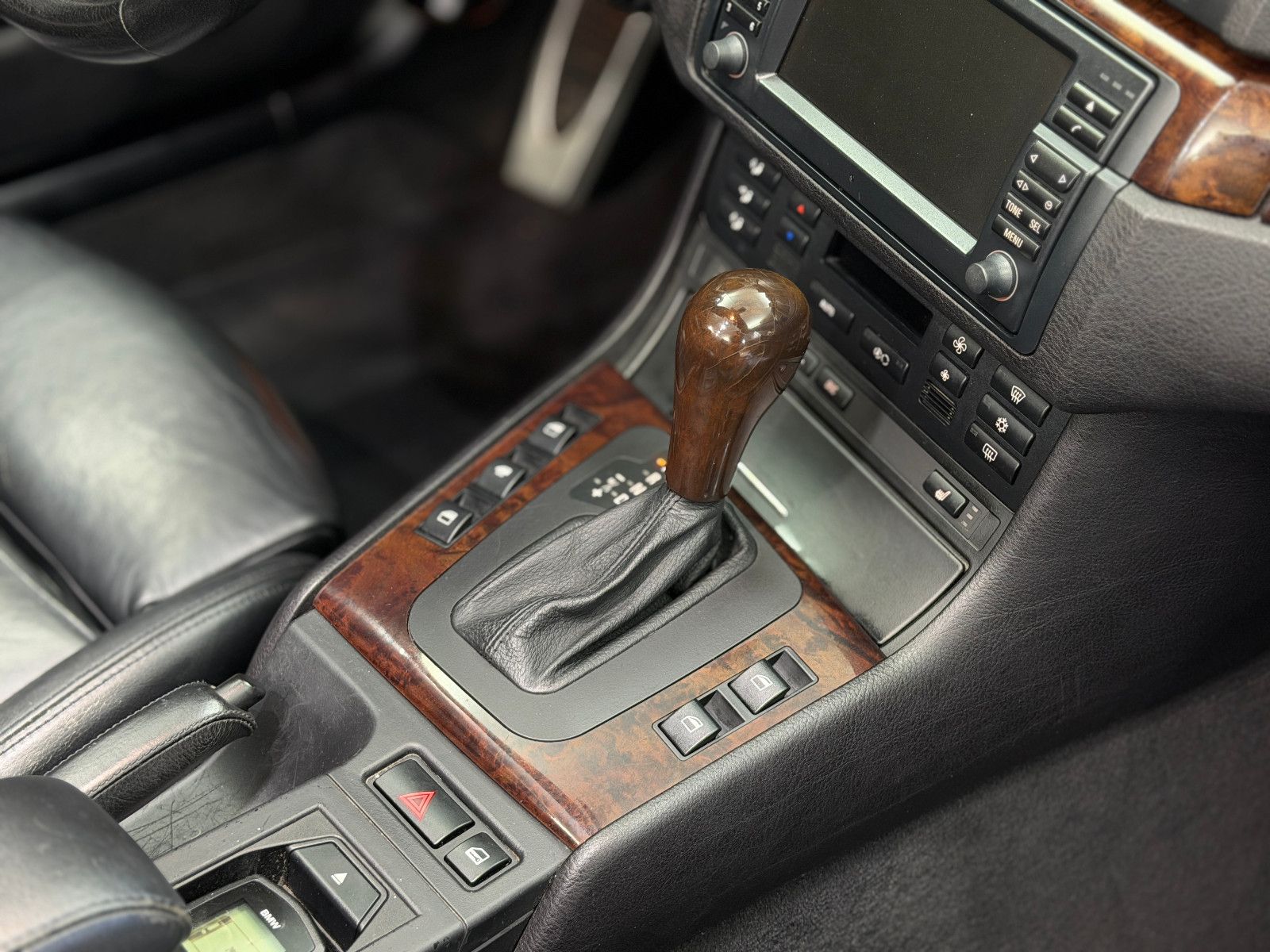 Fahrzeugabbildung BMW 330Ci|M-PAKET 2|HIFI|PDC|NAVI|LCI