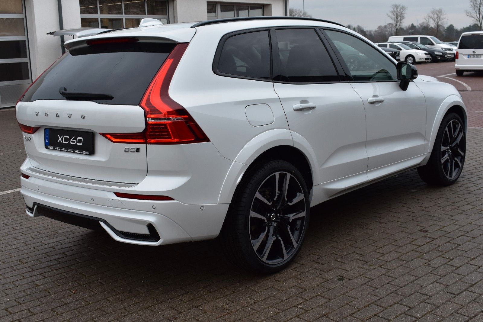 Fahrzeugabbildung Volvo XC60 B5 D AWD Autom R-Design*STDHZG*360°*ACC*AHK