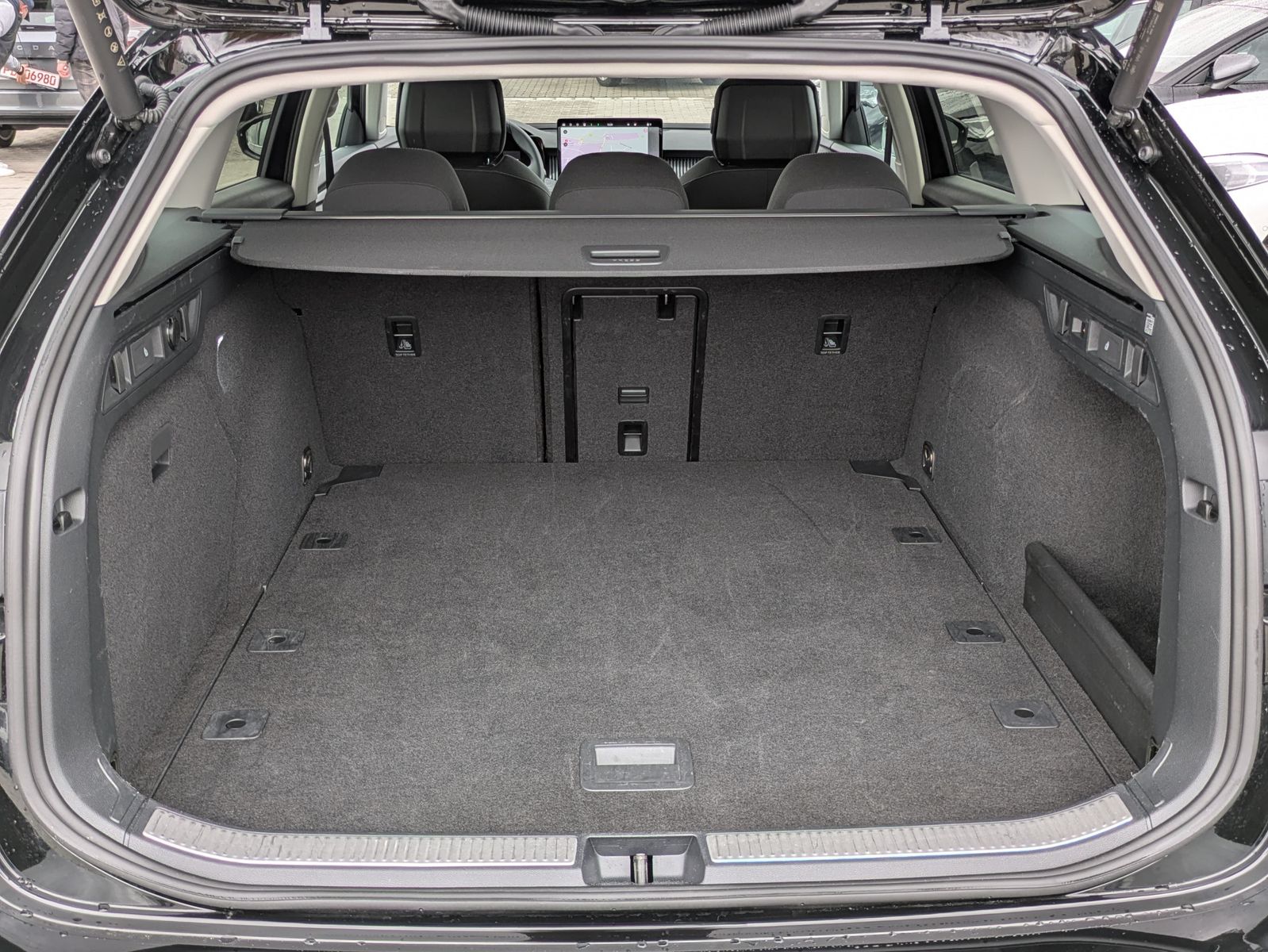 Fahrzeugabbildung SKODA Superb 2.0 TDI 4x4 Selection MATRIX*AHK*PANO*19"