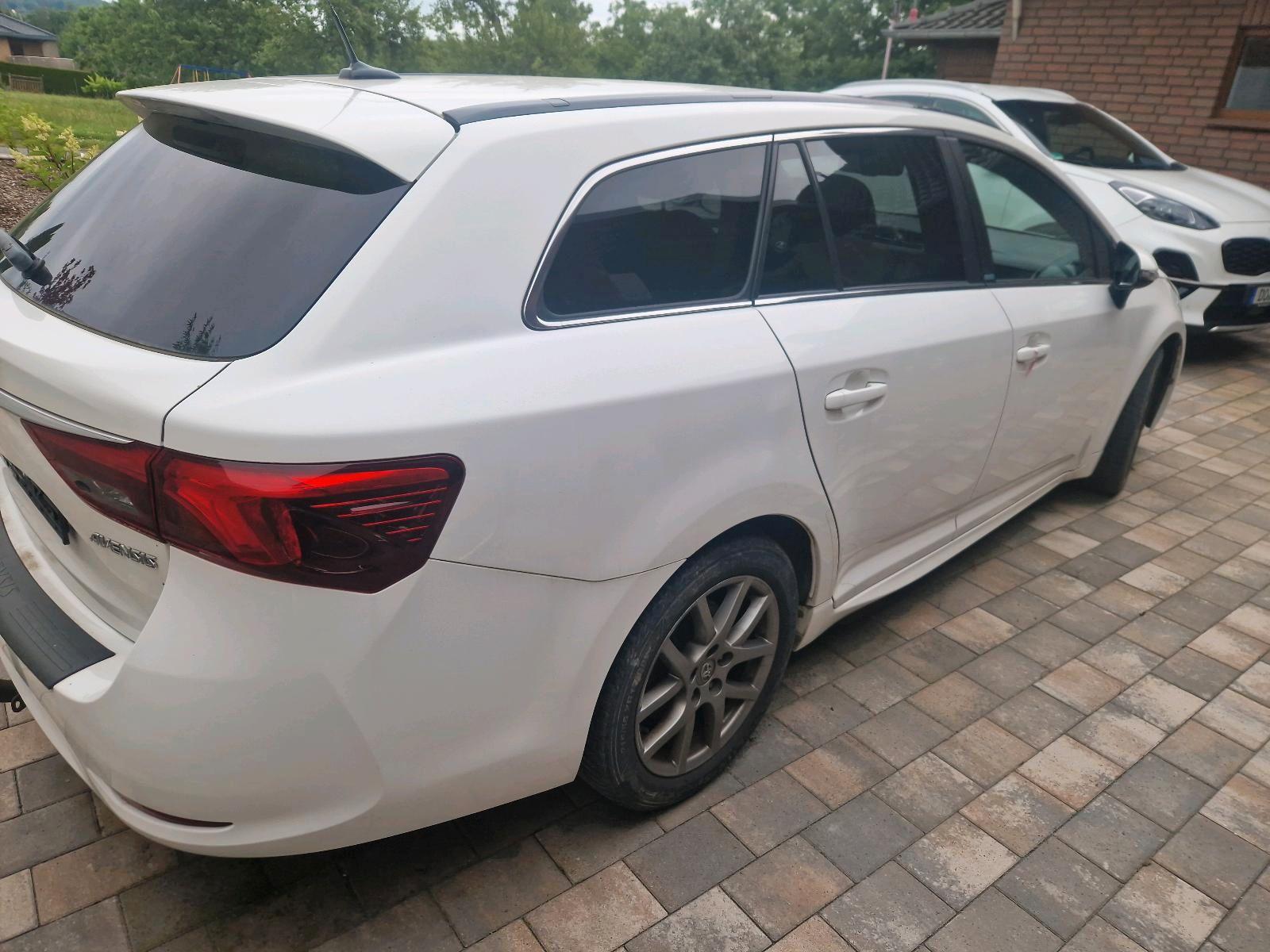 Toyota Avensis 2015 — photo 9