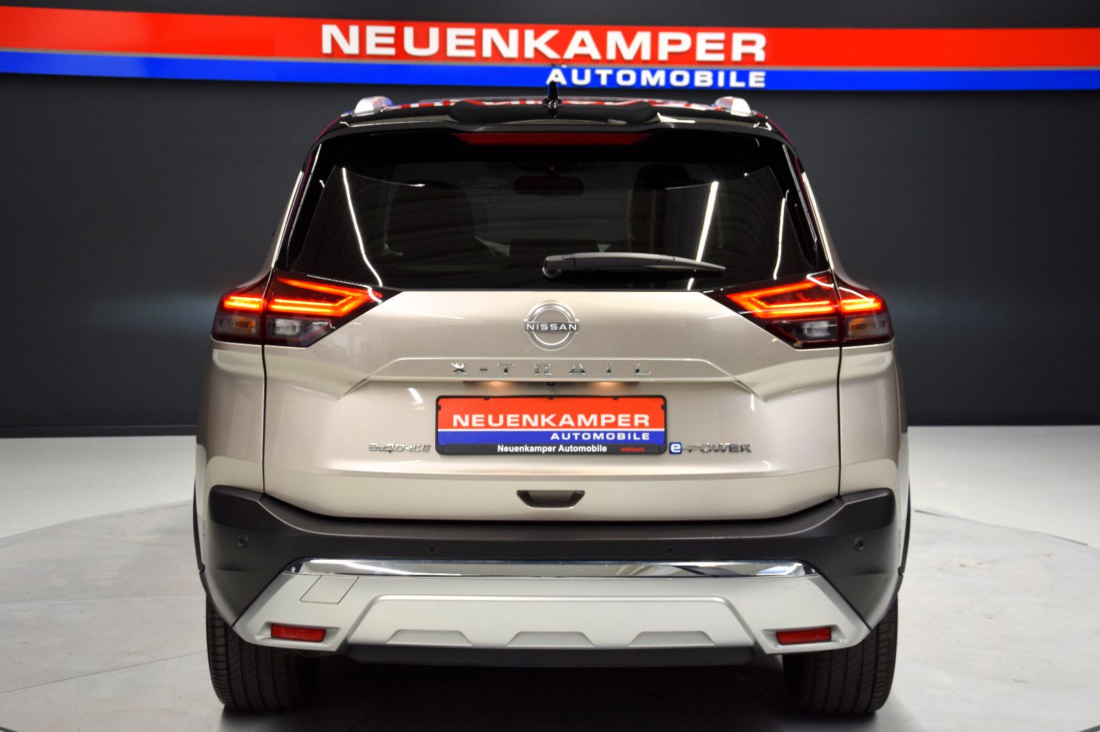 Fahrzeugabbildung Nissan X-Trail e-Power e-4orce Tekna+ Pano HeadUp 7Sitz