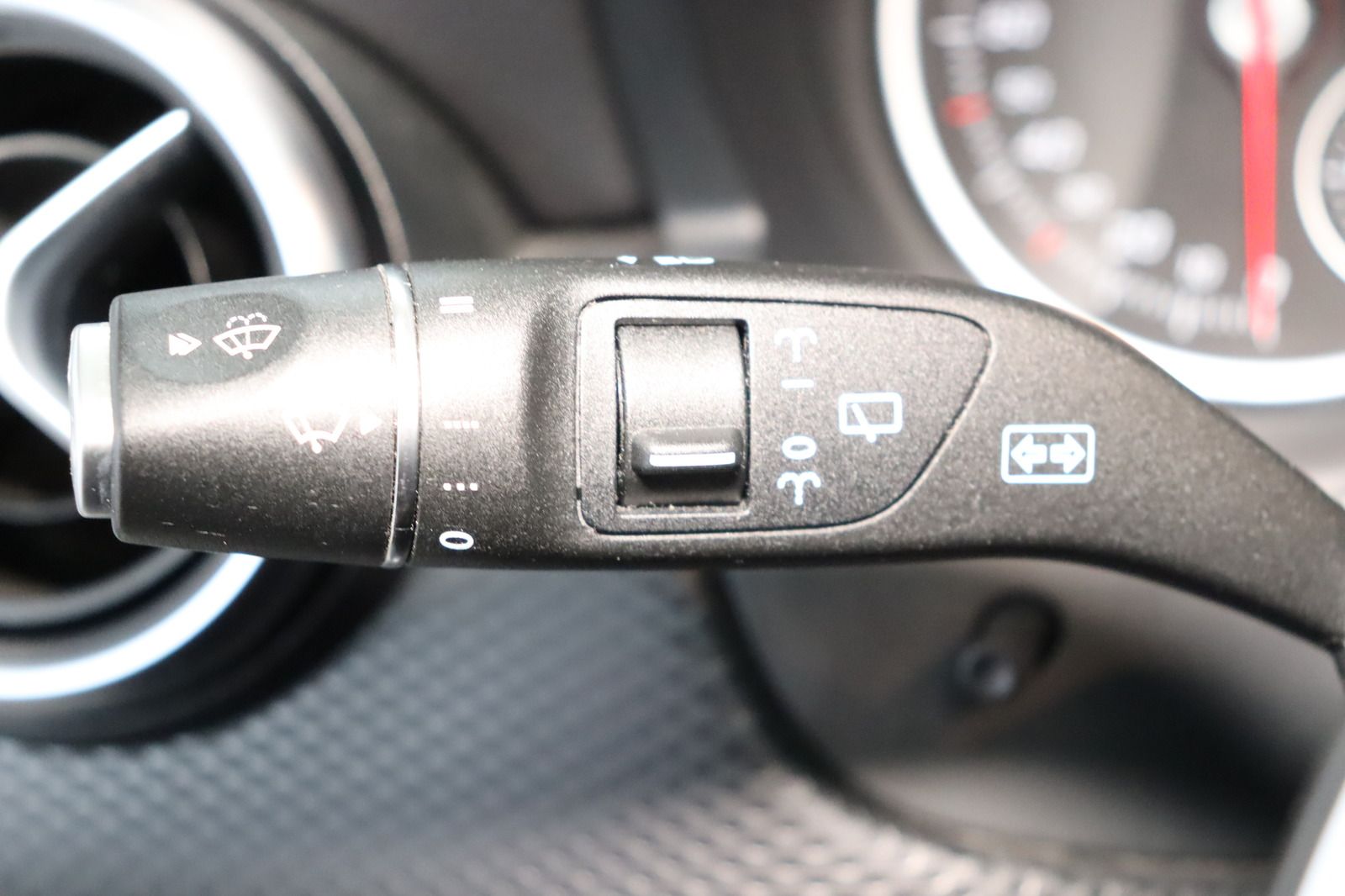 Fahrzeugabbildung Mercedes-Benz A 180 d * Navi * PDC * HU/AU neu