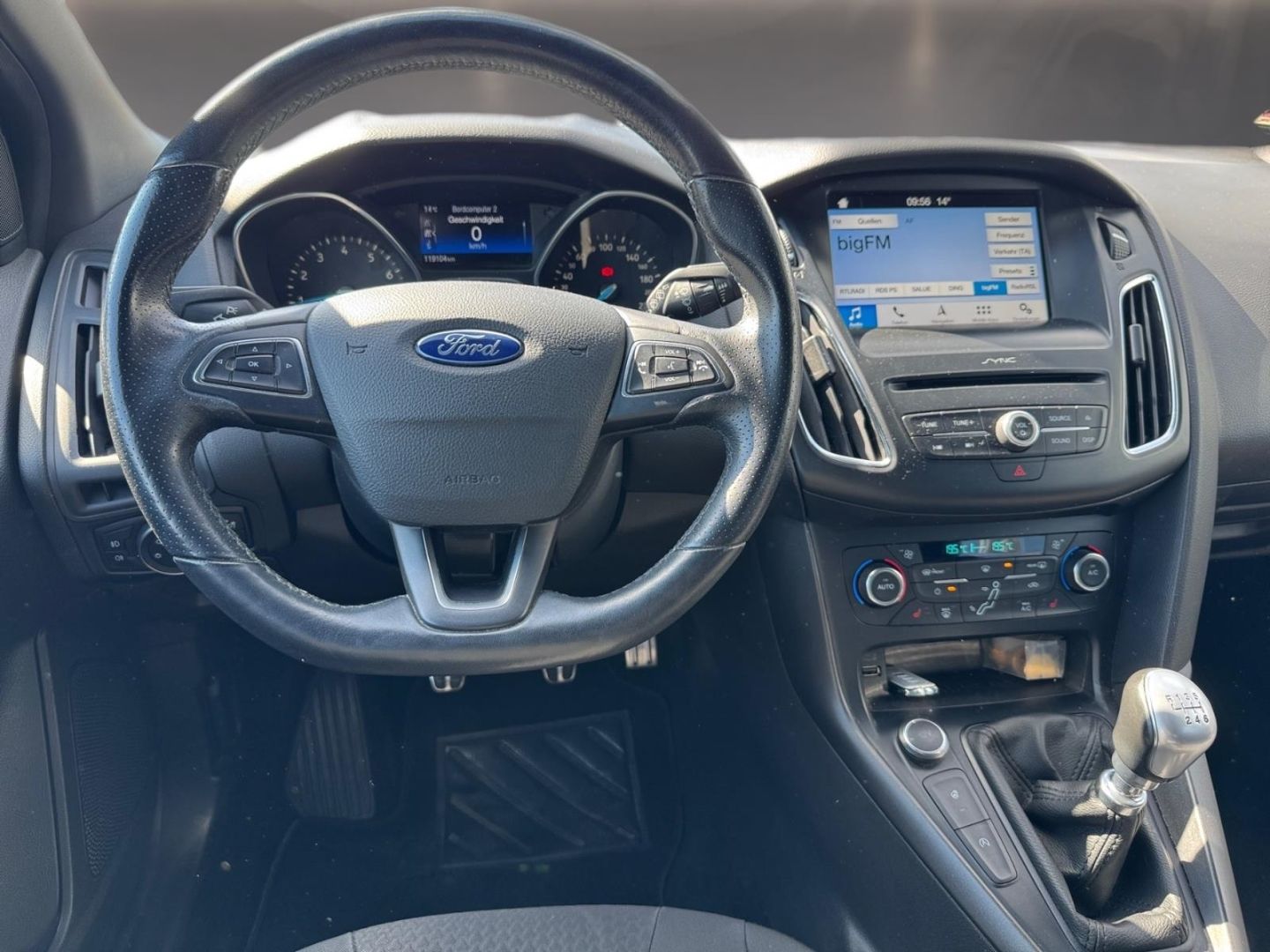 Fahrzeugabbildung Ford Focus Turnier ST-Line Sportpaket Navi Mehrzonenk