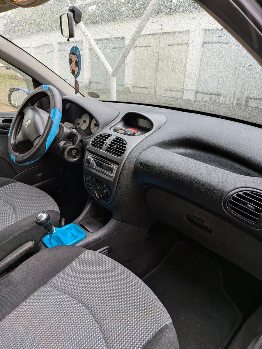 Peugeot  2004 — photo 7