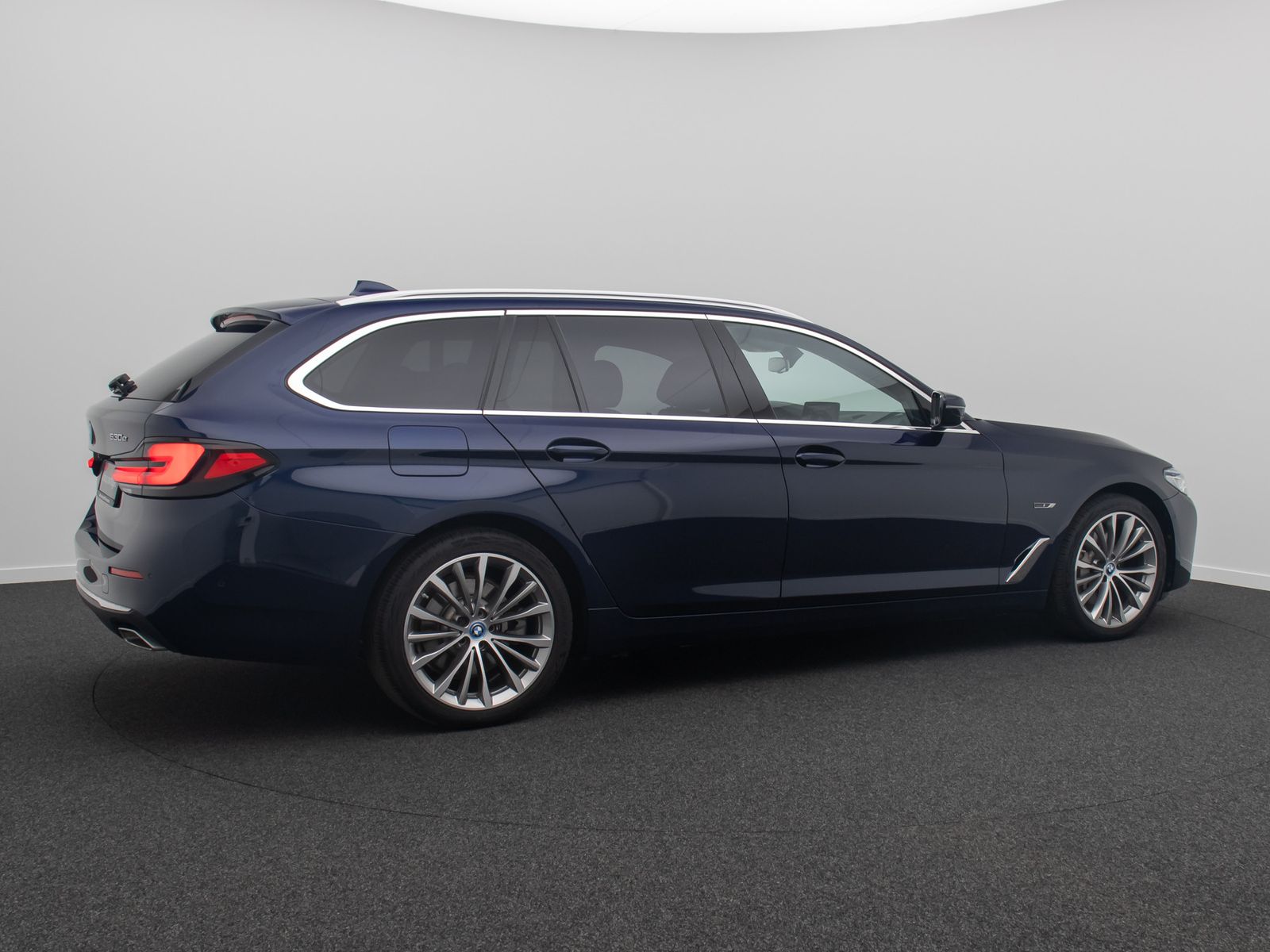 Fahrzeugabbildung BMW 530e Luxury Line DAB Laser 4*Klima Kamera Sport