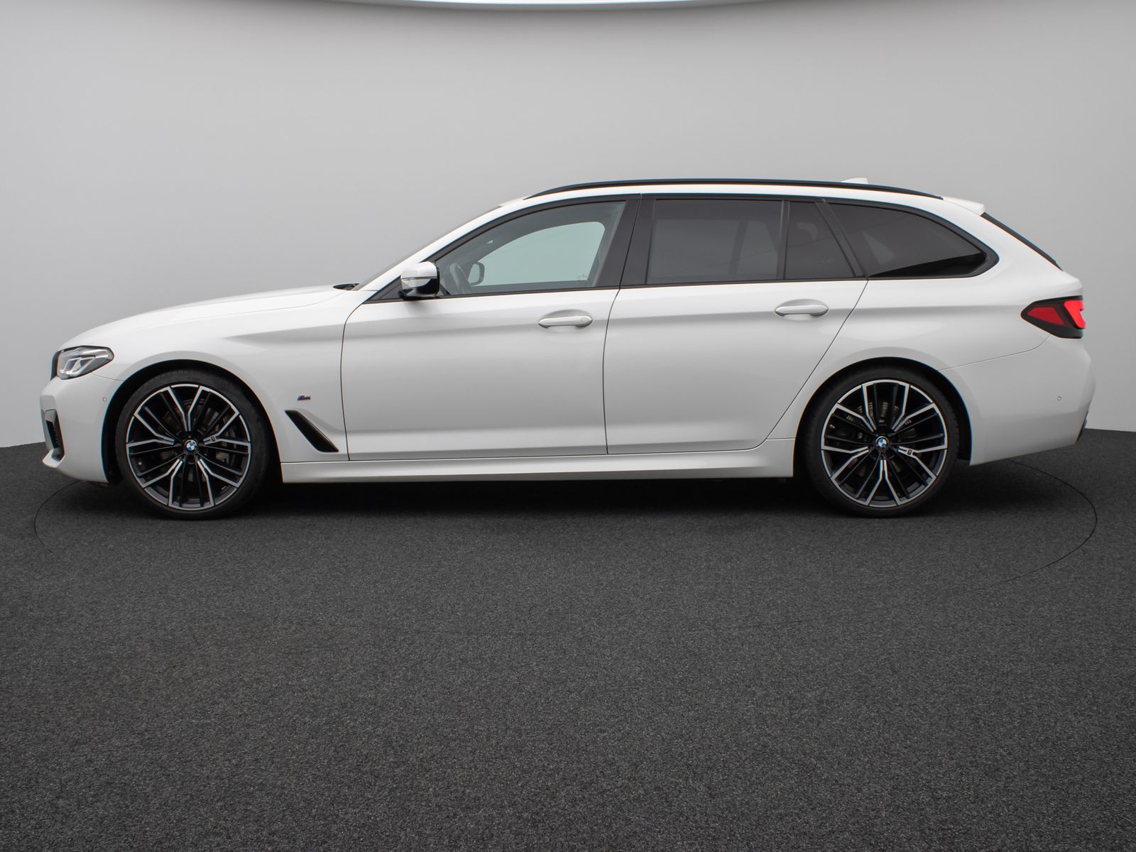 Fahrzeugabbildung BMW 540d xD M Sport Kamera DAB H/K AHK Alarm 20Zoll