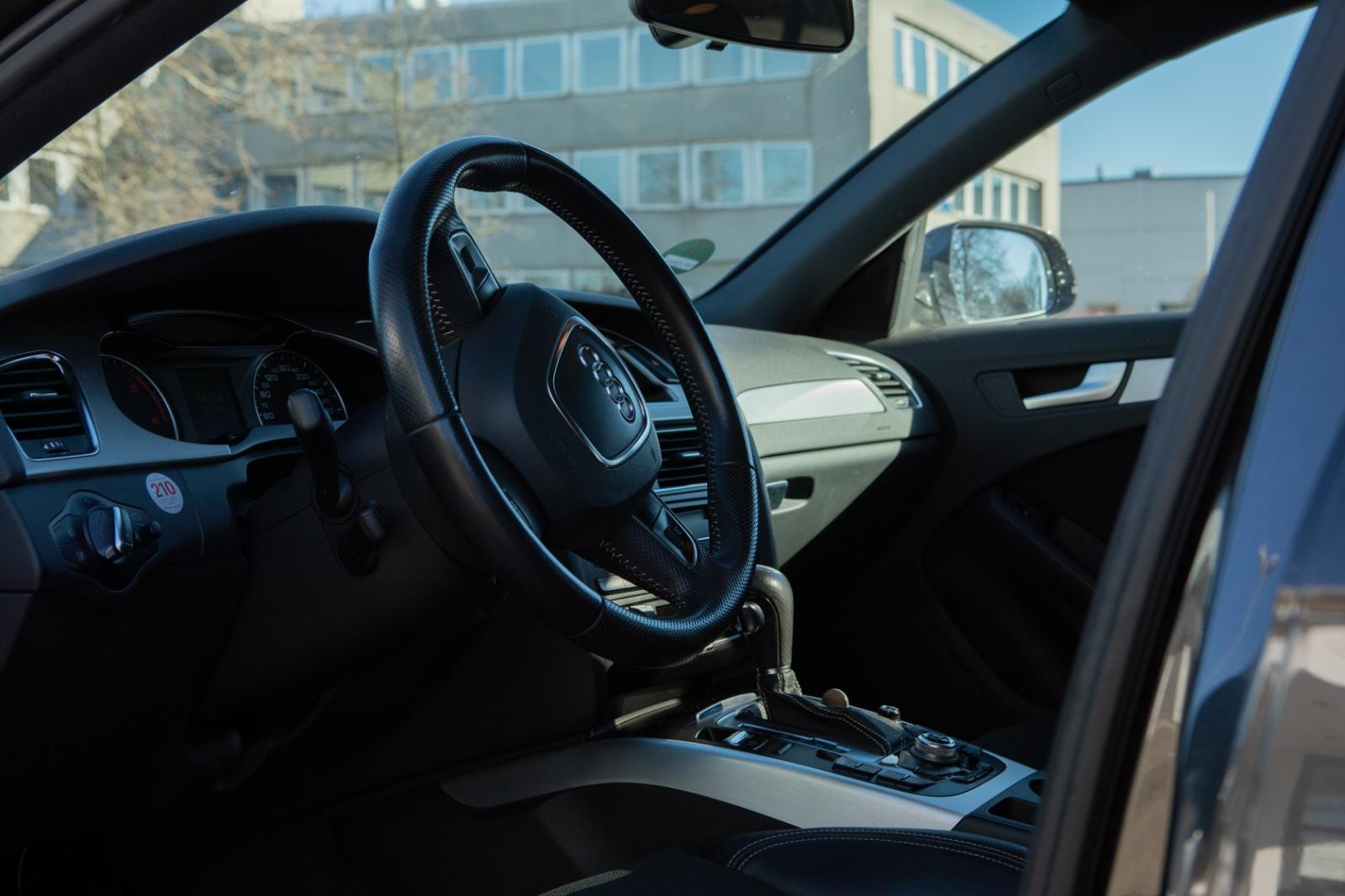 Audi A4 2011 — photo 14