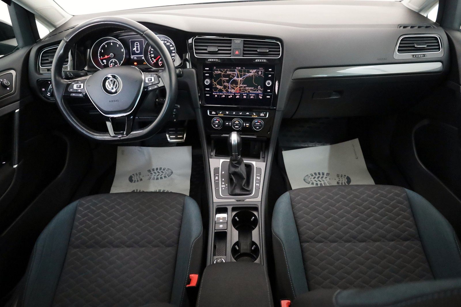 Fahrzeugabbildung Volkswagen Golf VII Lim. IQ.DRIVE Navi,LED,ACC,SH,PDC,SR+WR