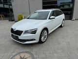 Skoda Superb Combi 2.0 TDI DSG Style 1-Hand 8-Fach - Skoda Superb: 2.8