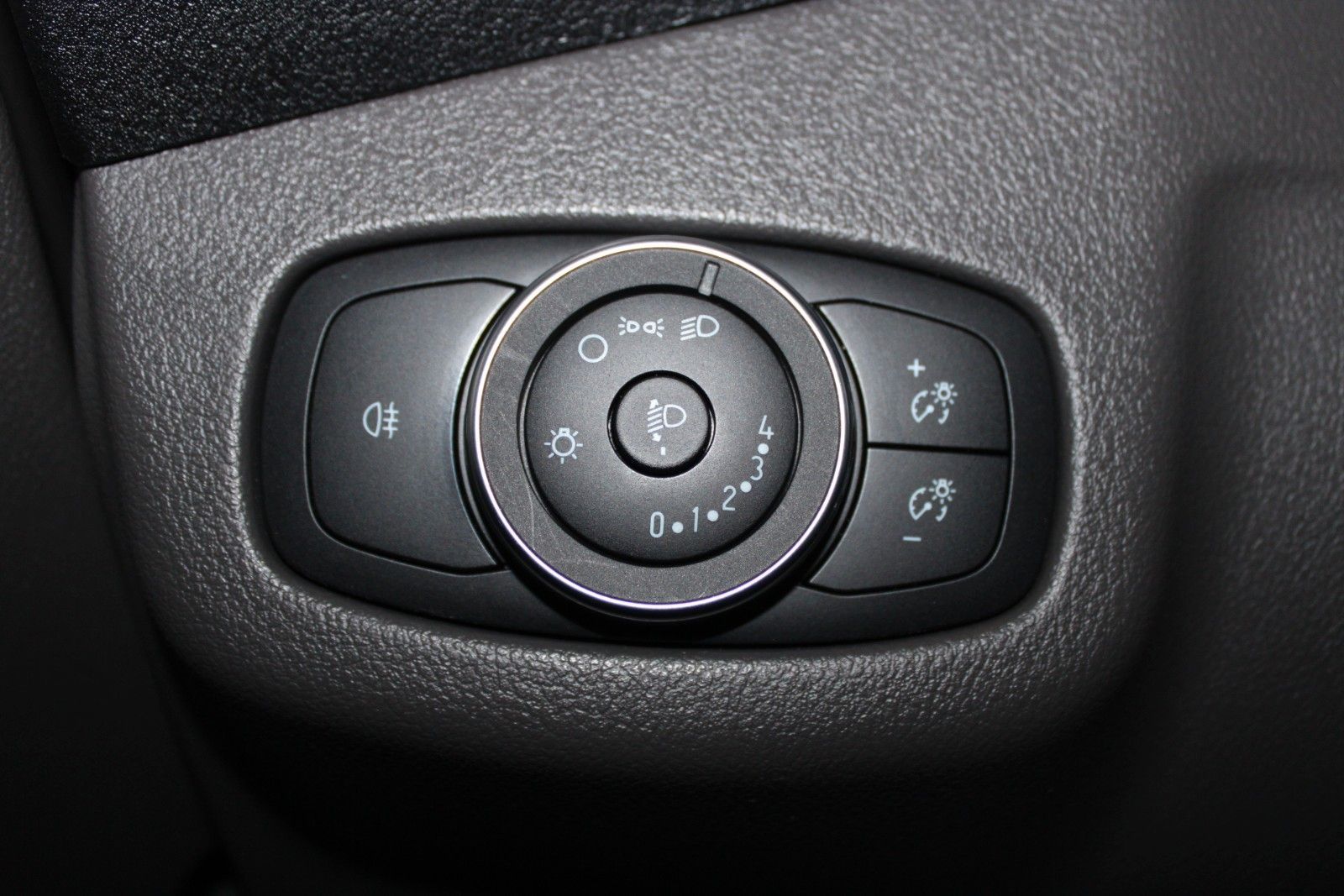 Fahrzeugabbildung Ford Transit Connect Kasten 3-Sitzer + Dachträger uvm