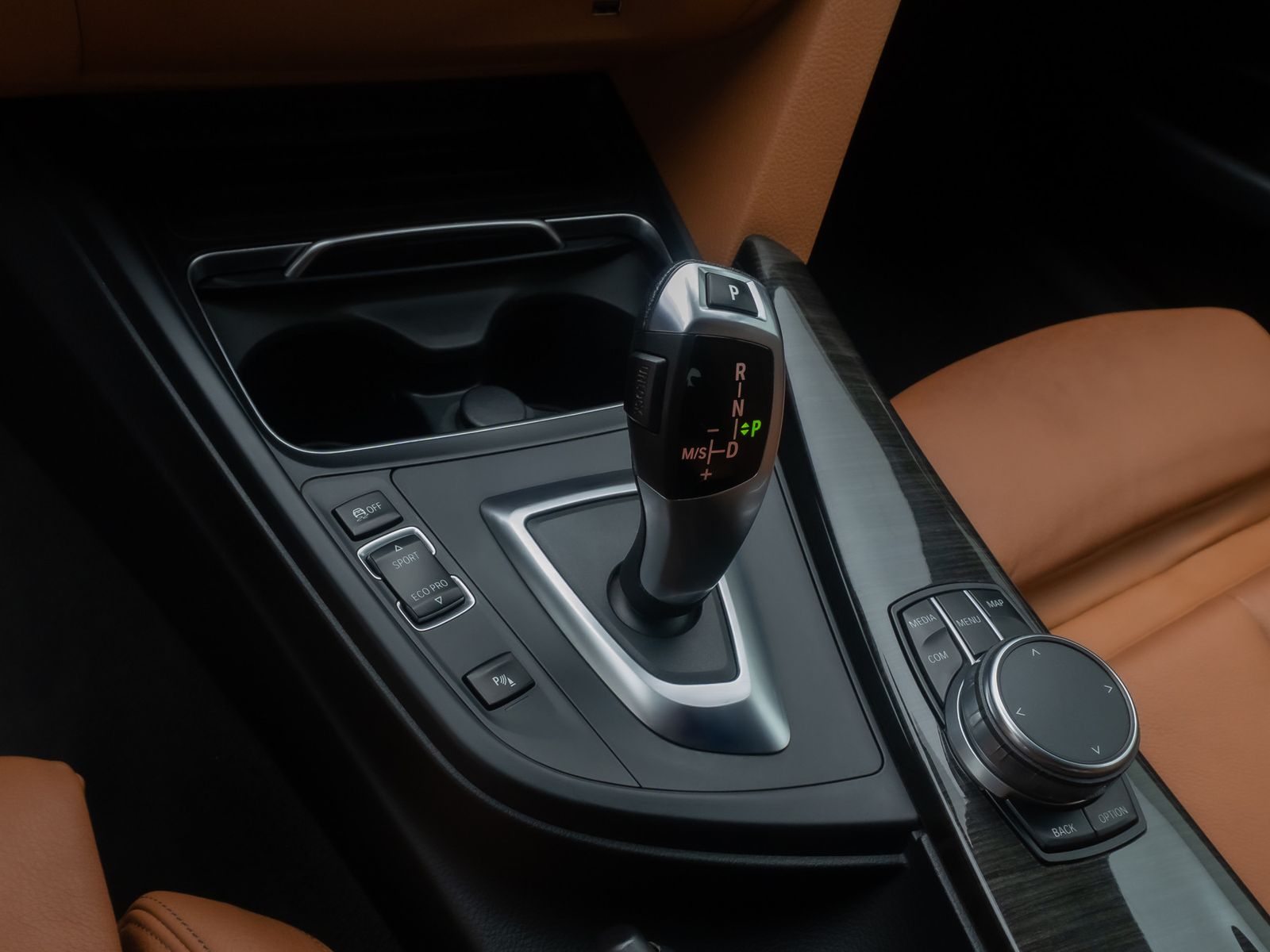 Fahrzeugabbildung BMW 320d Gran Turismo Luxury Line Alarm HUD Kamera D