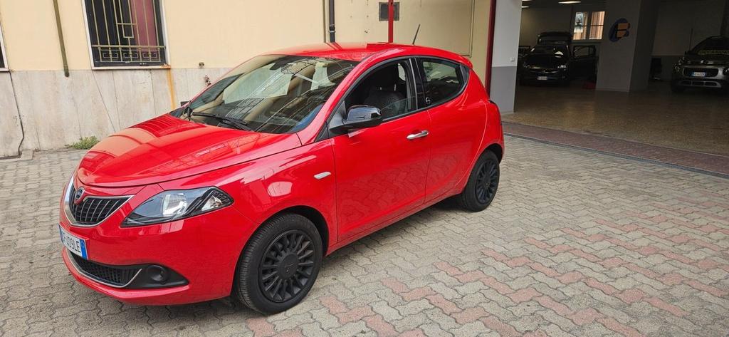 Lancia Ypsilon 10 FireFly 5 porte SS Hybrid Ec 2021