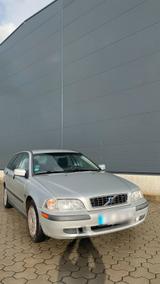 Volvo v40 1.8l mit zwei Jahren TÜV. - gebrauchte Volvo V40 aus dem Jahr 2004