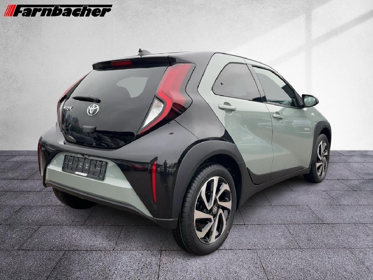Fahrzeugabbildung Toyota Aygo X 1,0 l Teamplayer 5 M/T