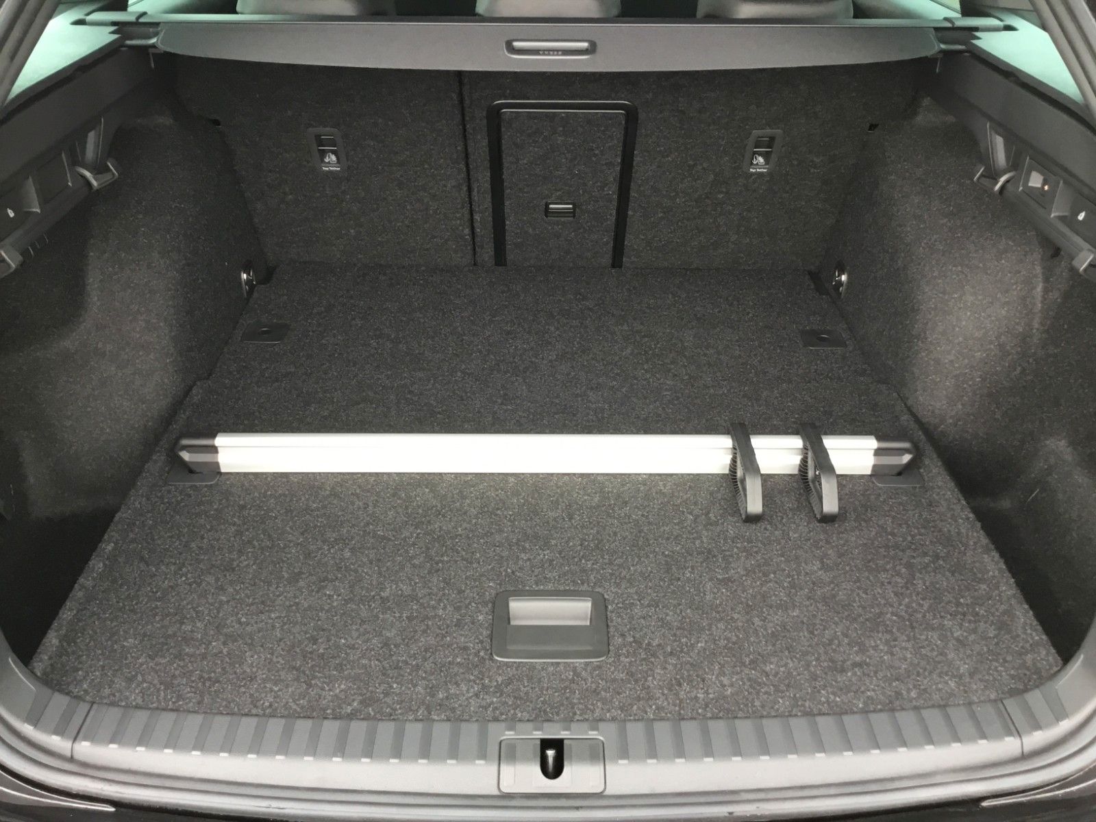Fahrzeugabbildung SKODA Octavia 2.0TSI DSG RS Combi+AHK+Standheizung+19"