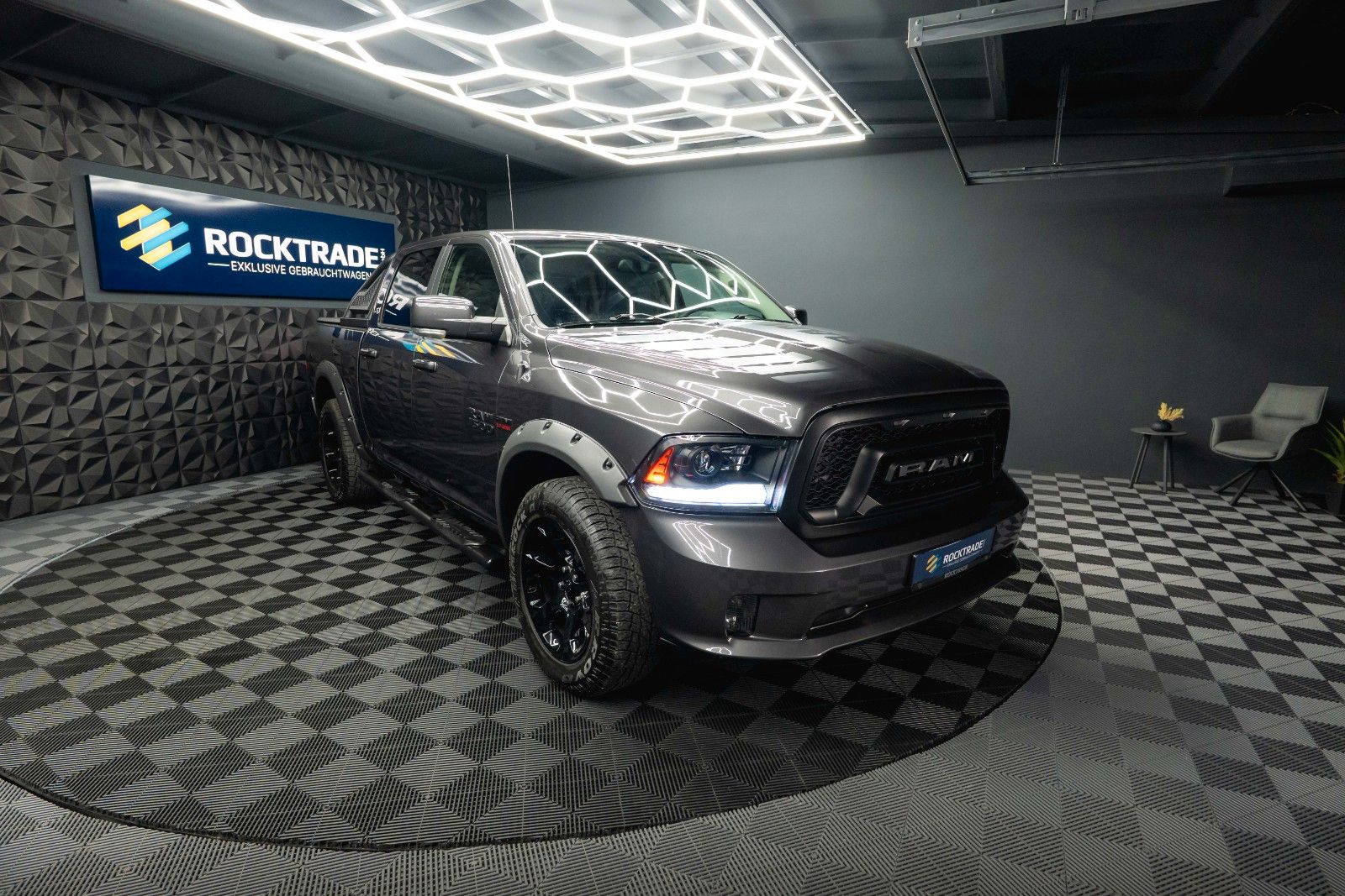 Fahrzeugabbildung Dodge RAM 5.7 V8 HEMI 4x4 Sport LARAMIE NightPaket 19%